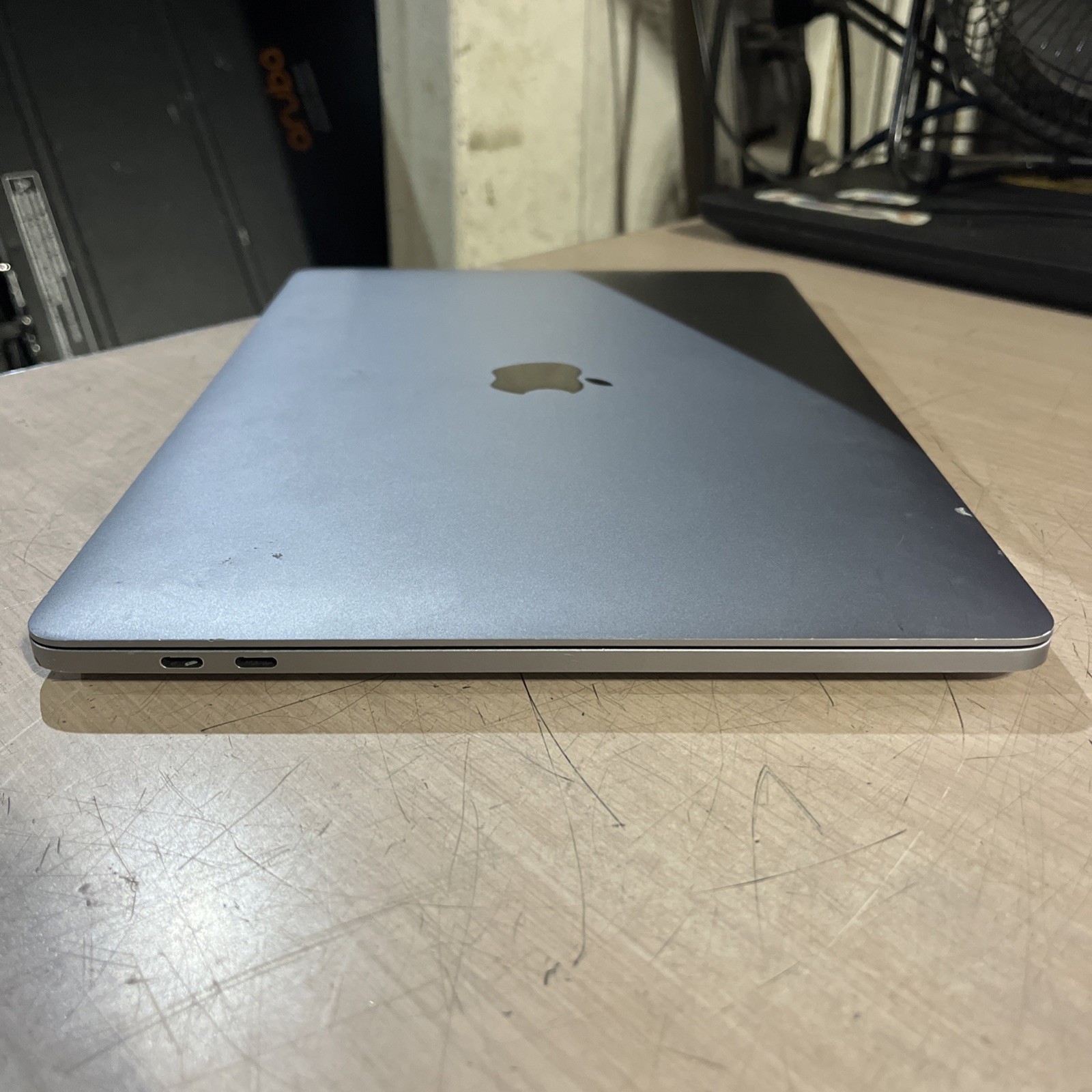 APPLE MACBOOK PRO “M1″ 8 CPU/8 GPU 13” 3.2GHZ 8GB RAM 256SSD