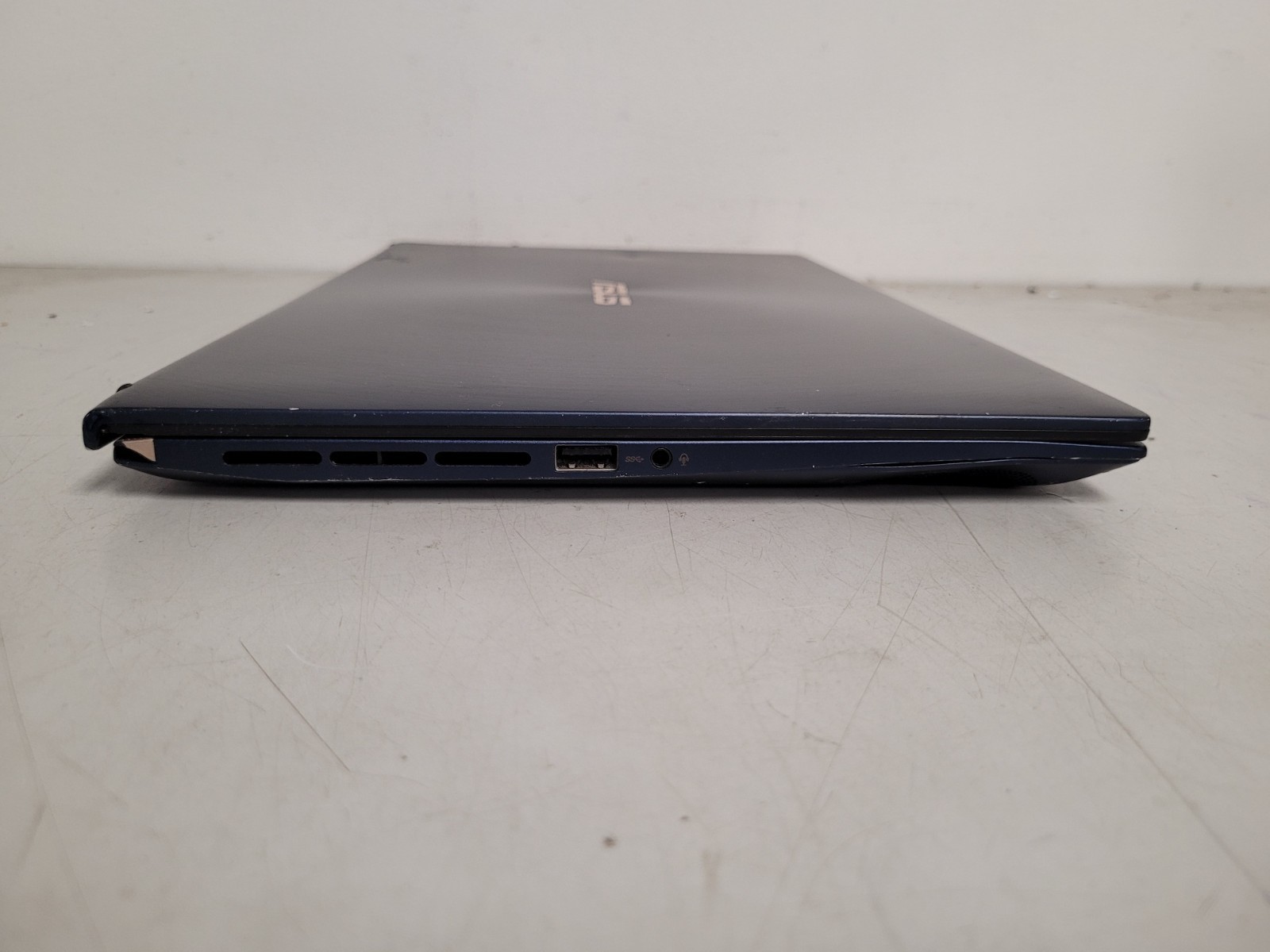 Asus zenbook 15 15.6″ i7-10510u 1.8ghz 16gb onboard ram 256gb ssd read 072882038