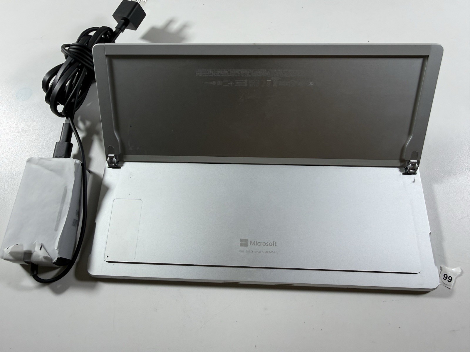 Microsoft Surface Pro 8 (1982) i5-1145G7 – 16GB RAM – 256GB 120Hz – Win 11 Pro
