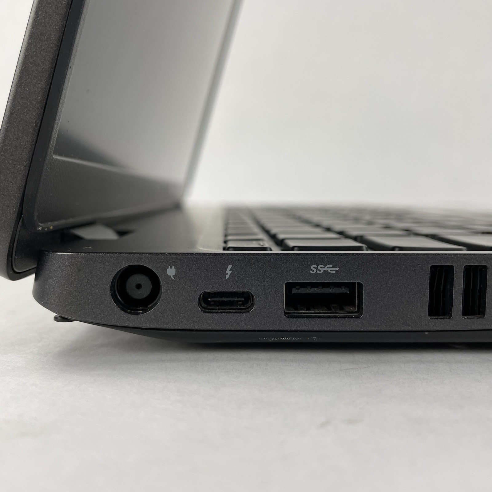 Dell Latitude 5410 15.6″ i7-9850H 2.60 GHz 8 GB RAM No SSD/OS/AC