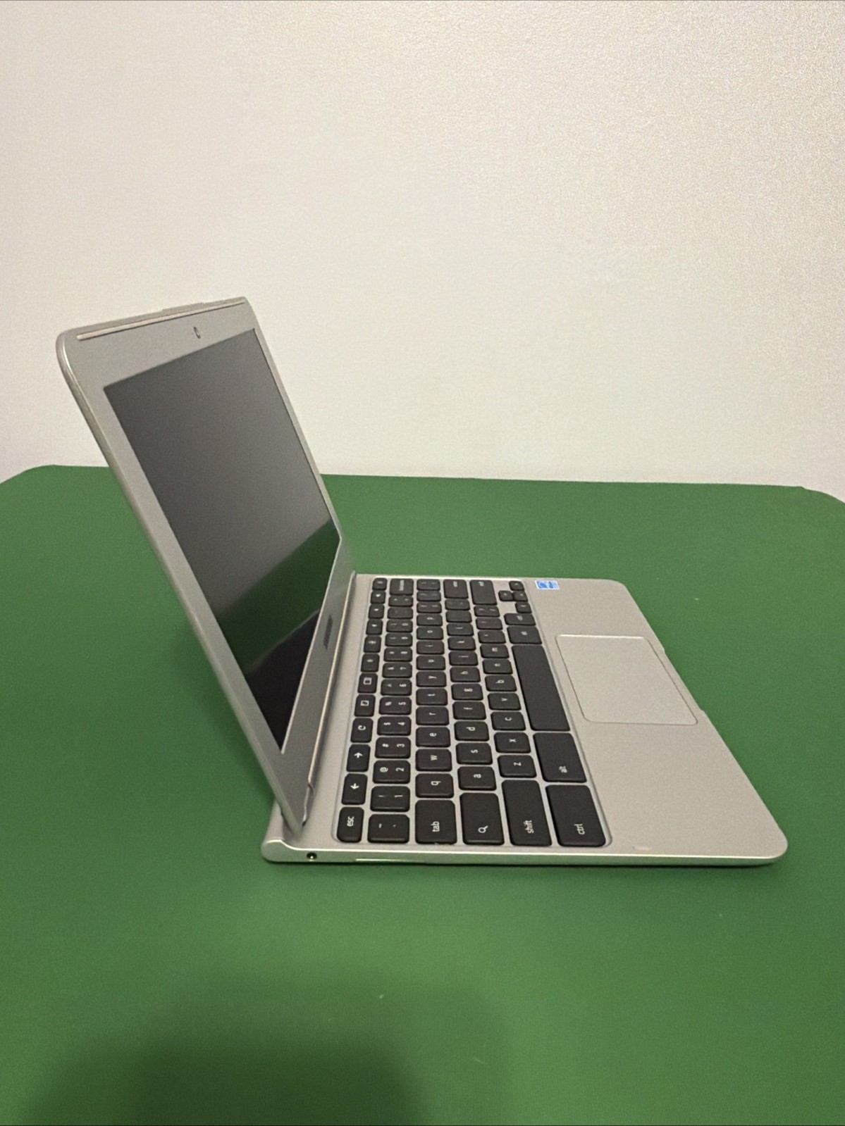 Samsung Chromebook (XE303C12-A01US) 11.6″ Exynos Chrome OS Read Description