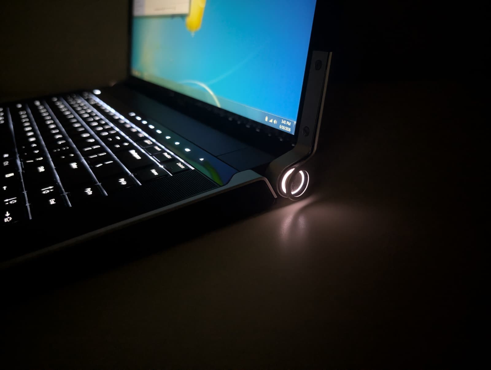 16″ Dell Studio XPS 1640 | C2D P7450 4GB RAM 320GB HD | HD+ AMD Graphics Backlit