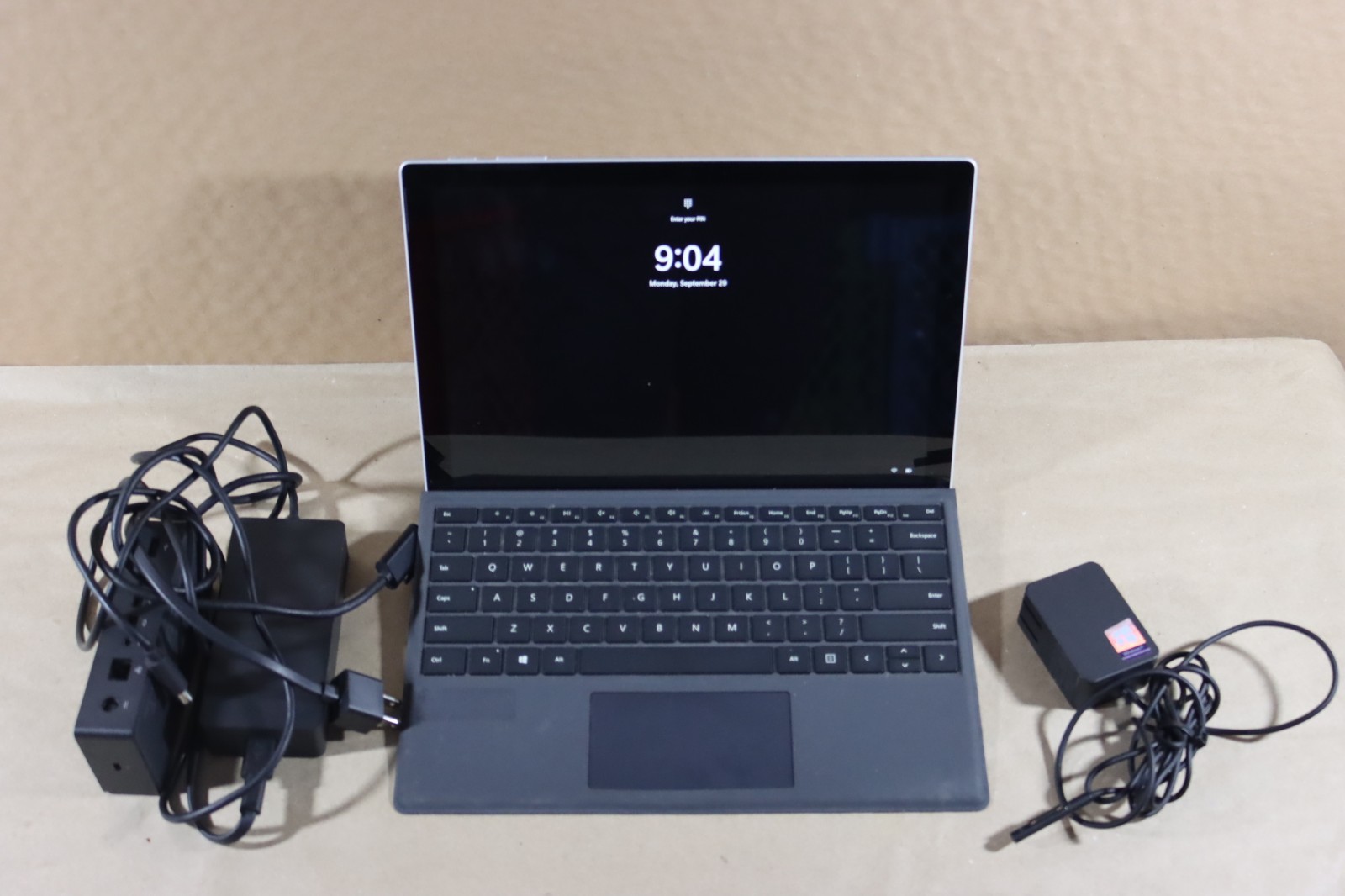 Microsoft Surface Pro 5 i5-7300U 8GB RAM 256GB Wi-Fi + Cellular / LTE