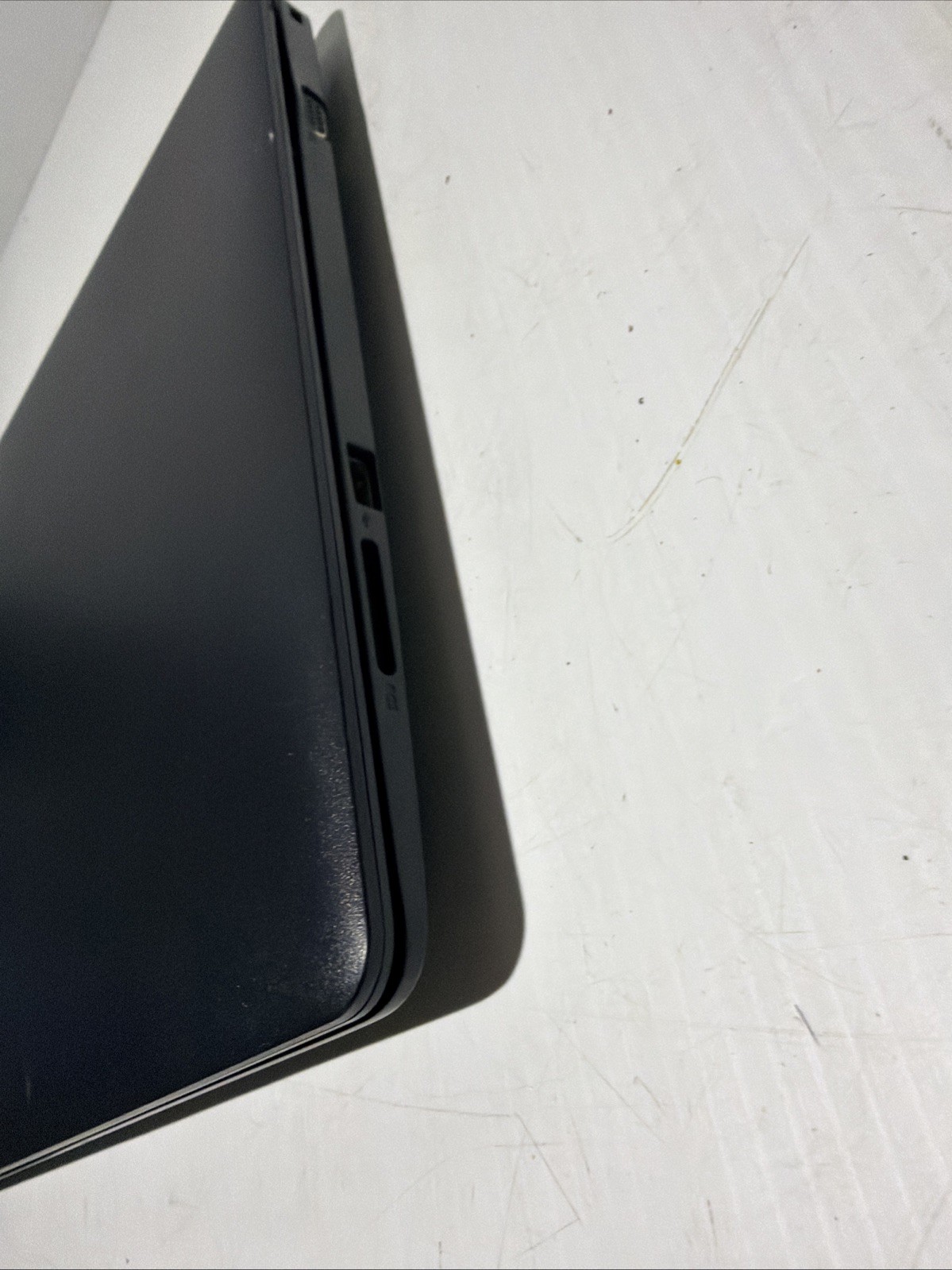 Dell Latitude 3590 15″ Laptop i7-8550U 4gb Ram No Drives Boots Bios