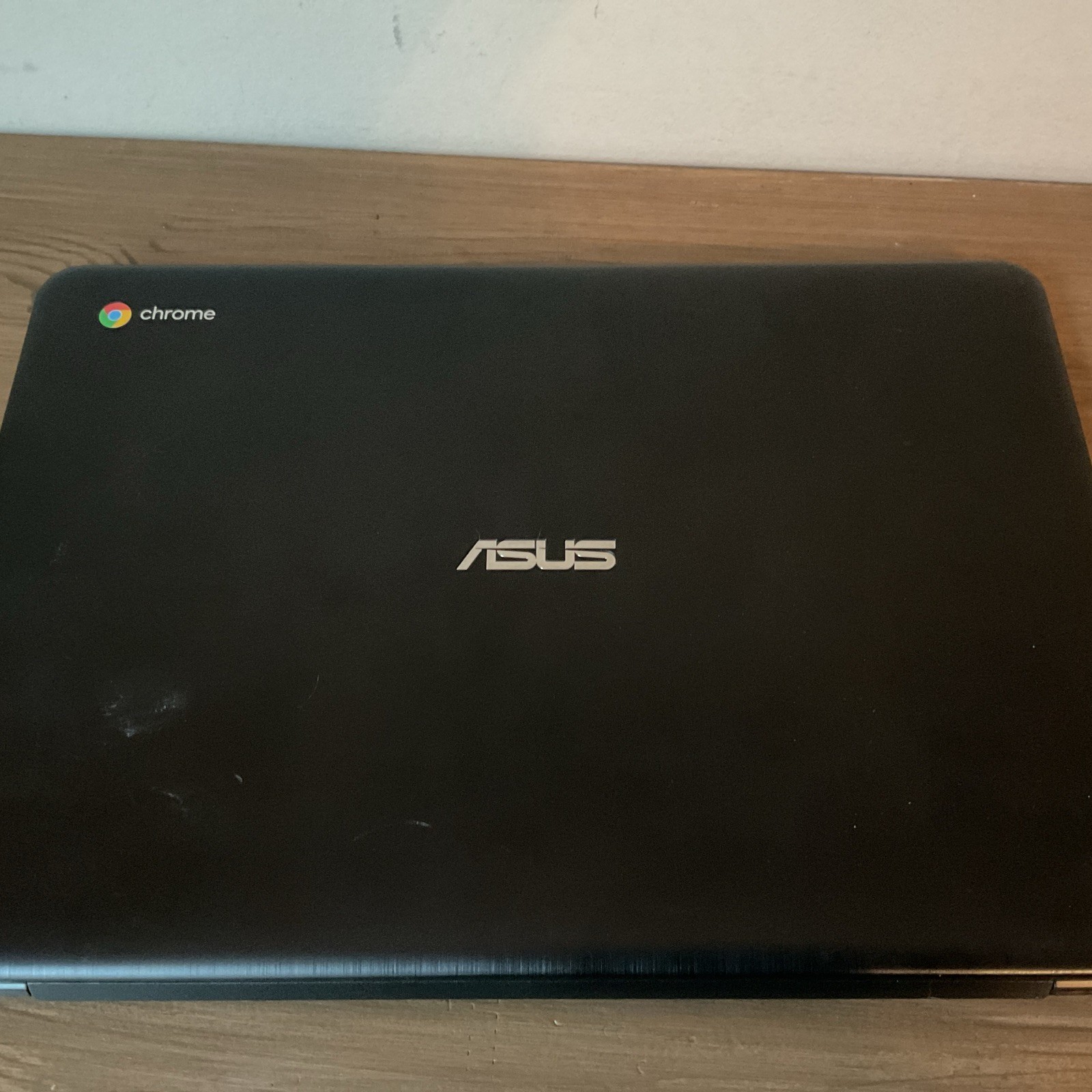 ASUS Chromebook C300-4GB RAM w/HDD 1.6ghz W/Charger & Dongle-Bilingual Keyboard