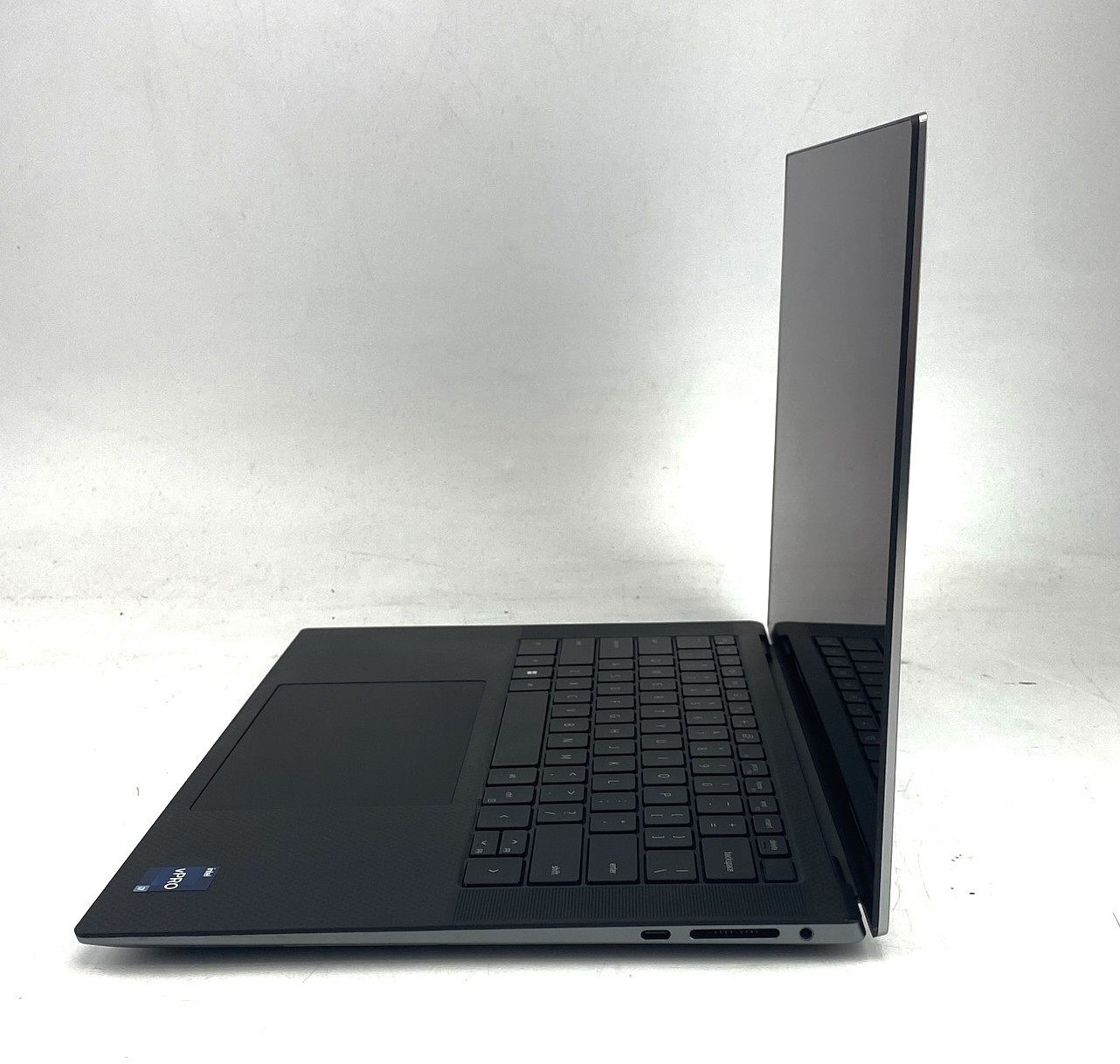 Dell Latitude 5570 Core i7 12th Gen 1.30GHz 12800H 32GB 500GB Wn 11 Pro Grade-B