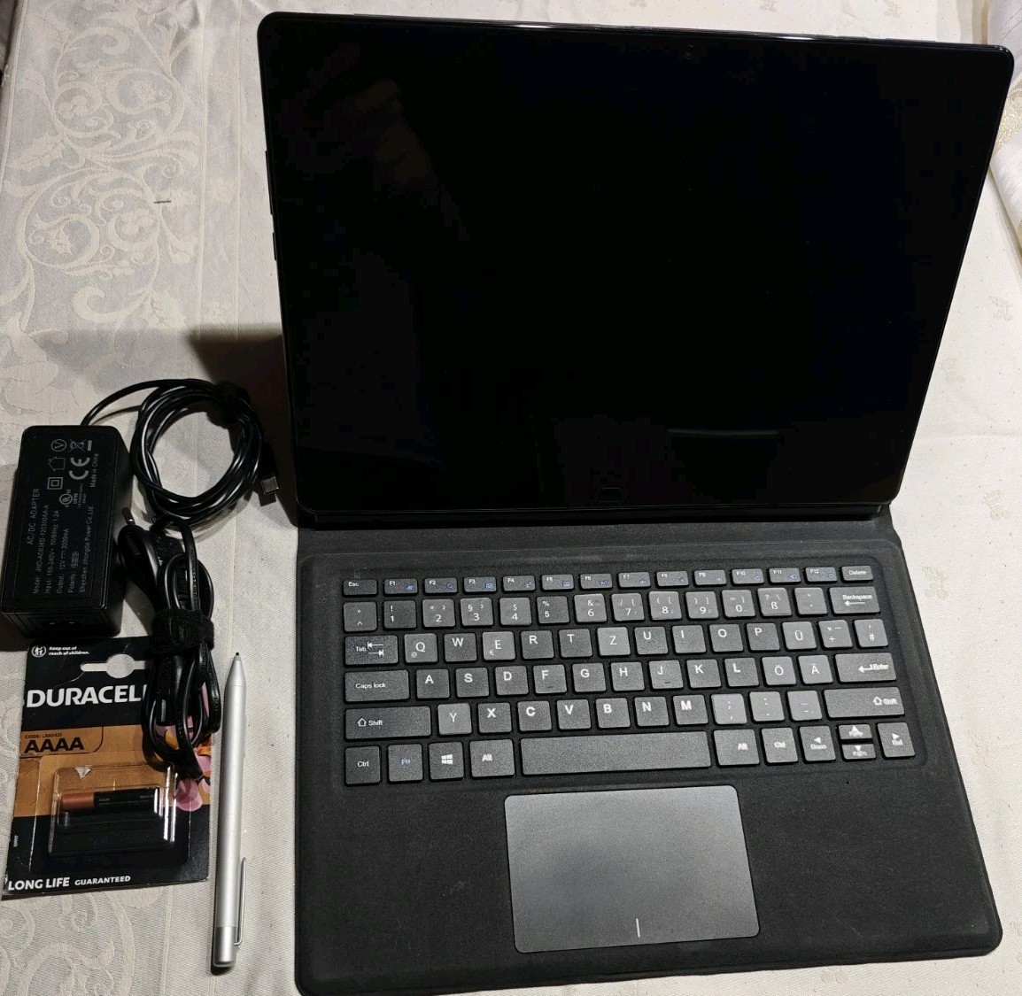Chuwi CoreBook 13.3″ 2-in-1 Intel Win11 Tablet Laptop 8GB RAM 128GB SSD + Stylus
