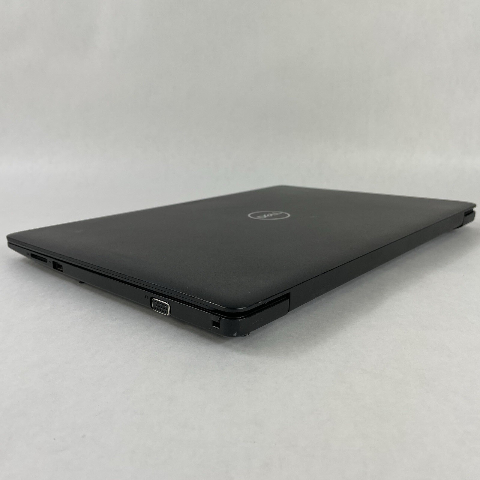 Dell Latitude 3590 15.6″ i5-8250U 1.60 GHz 8 GB RAM No SSD No OS – Bad Corner