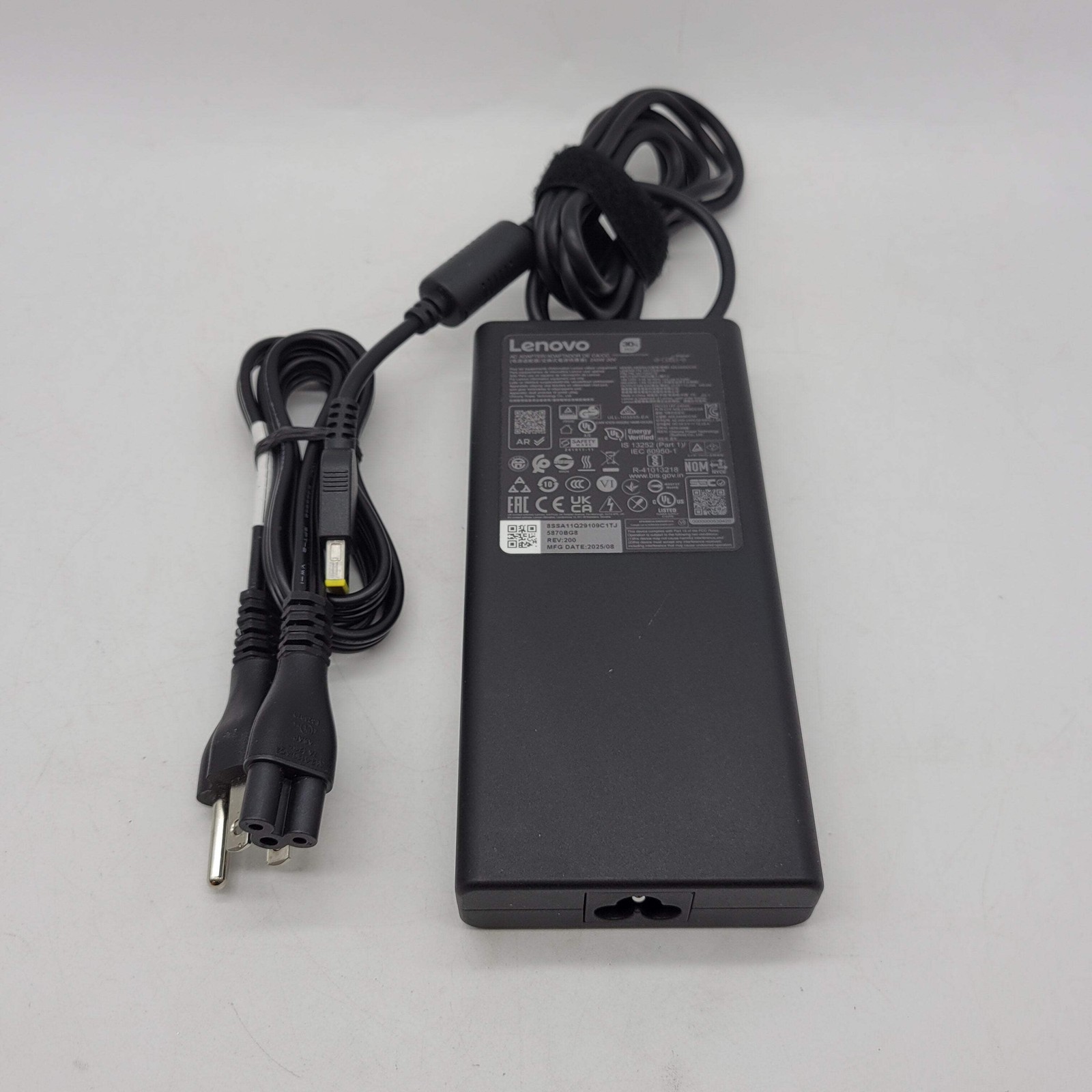 Lenovo LOQ 15 15IRX10 15.6″ i5-13450HX 2.4GHz 16GB RAM 1TB SSD GeForce RTX 5050