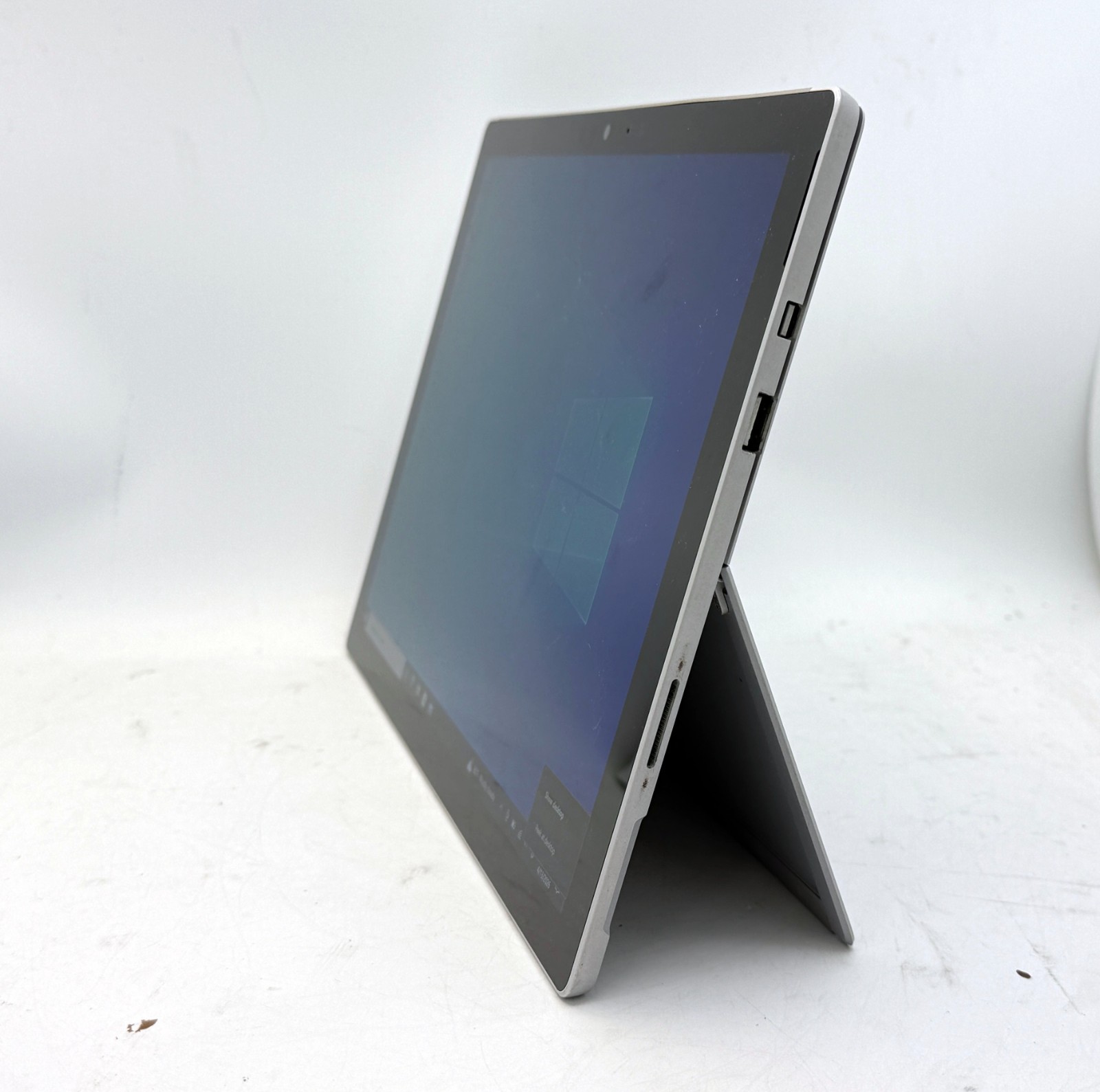 Microsoft Surface Pro 5 1796 i5-7300 2.6GHz 8GB RAM 256GB SSD Windows 10