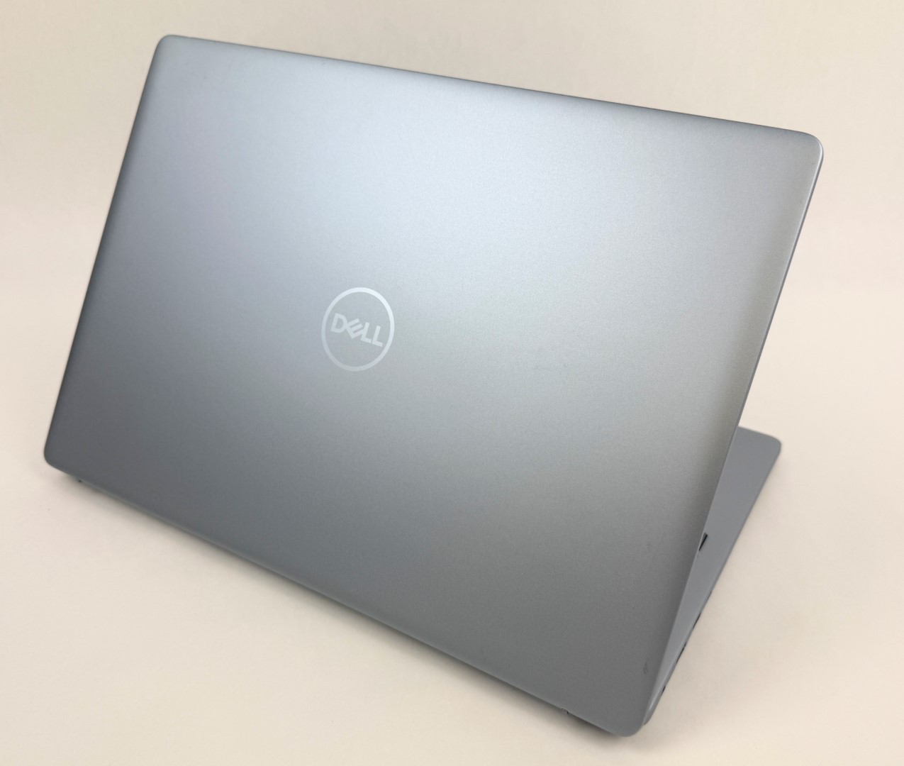 Dell Inspiron 5640 16″ 1920×1200 Touch Core 7 150U 32GB 1TB SSD W11H – Dents