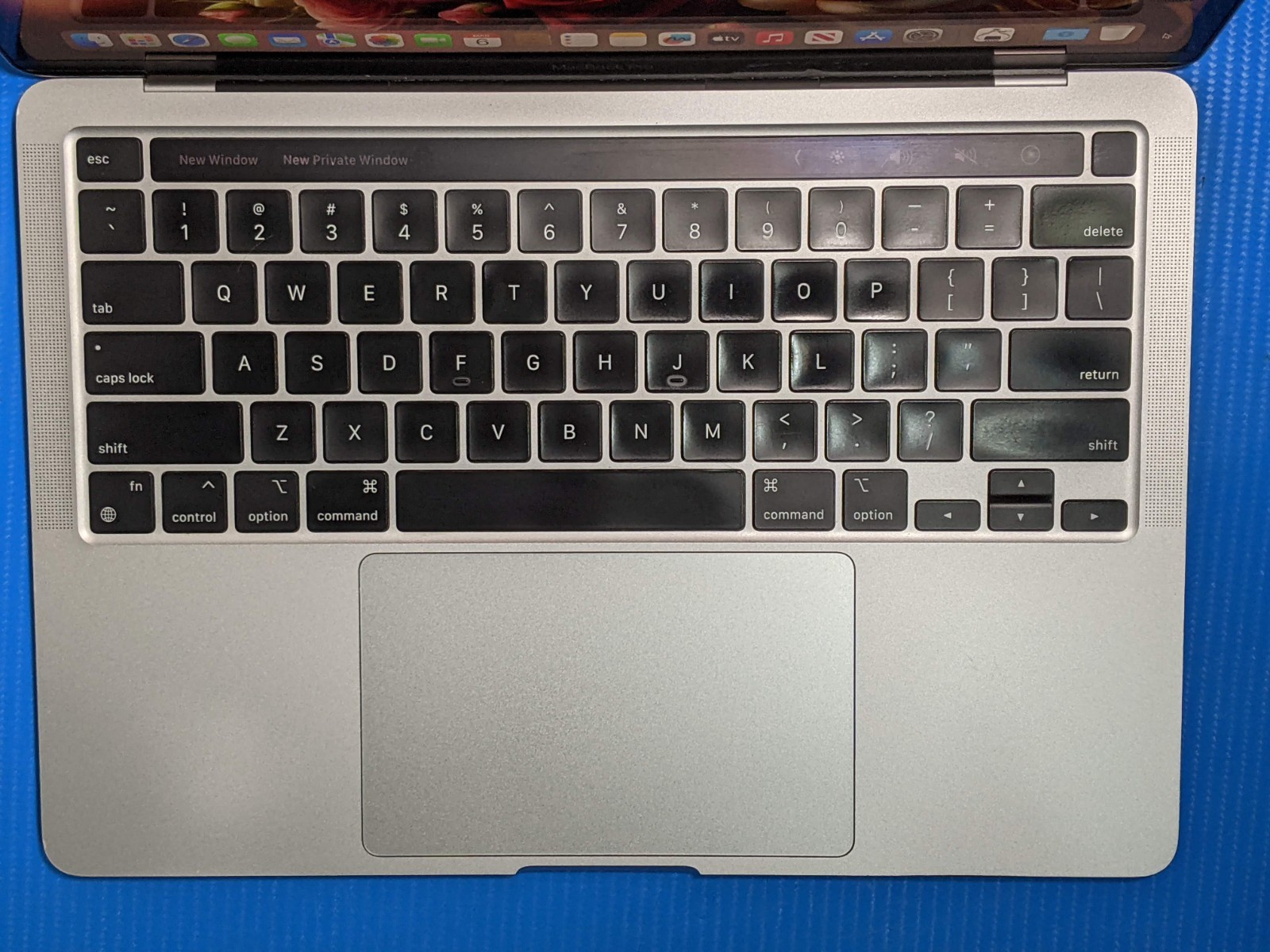 Apple MacBook Pro (2020) A2338 MYDA2LL/A 13.3″ M1 8CPU/8GPU 3.2GHz 8GB 256GB +PA