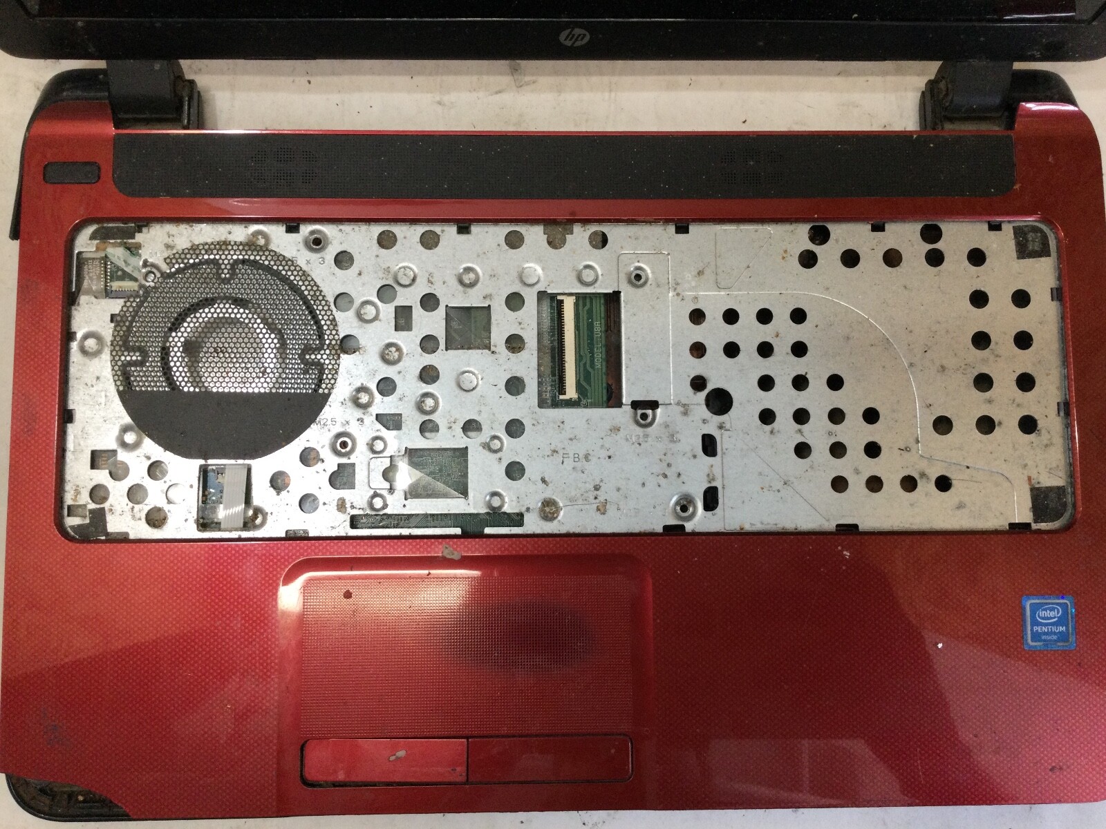 HP Pavilion 15-F211WM – INTEL PENTIUM – 4GB RAM – FOR PARTS -READ DESCRIPTION-BB