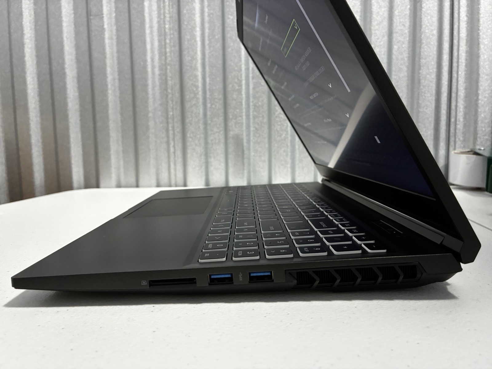 Eluktronics Gaming Laptop Rp-15 G2 RTX 4070 2+4tb Nvme 64gb Ram 15.6 Inch Win 11