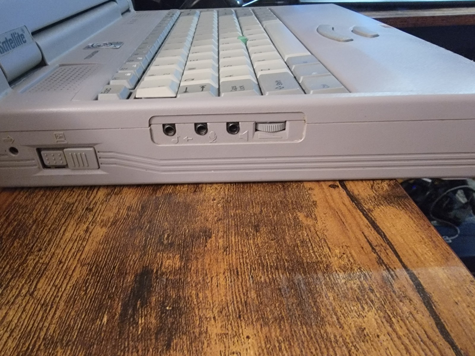 Toshiba 325CDS & Toshiba 2065CDS Satellite Vintage Laptop – Retro – WIN 98 DOS