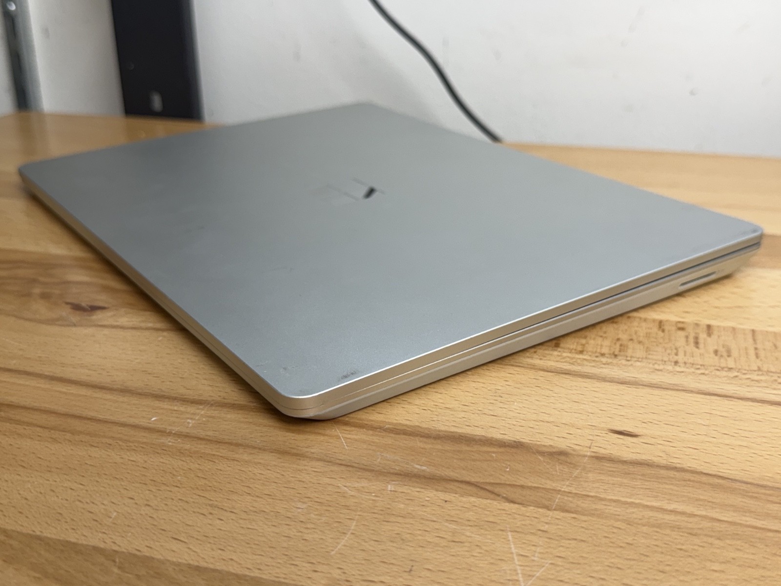 Microsoft Surface Laptop Go 1st Gen 1943 12.4″ i5-1035G1 1.0GHz 8GB RAM 128GB