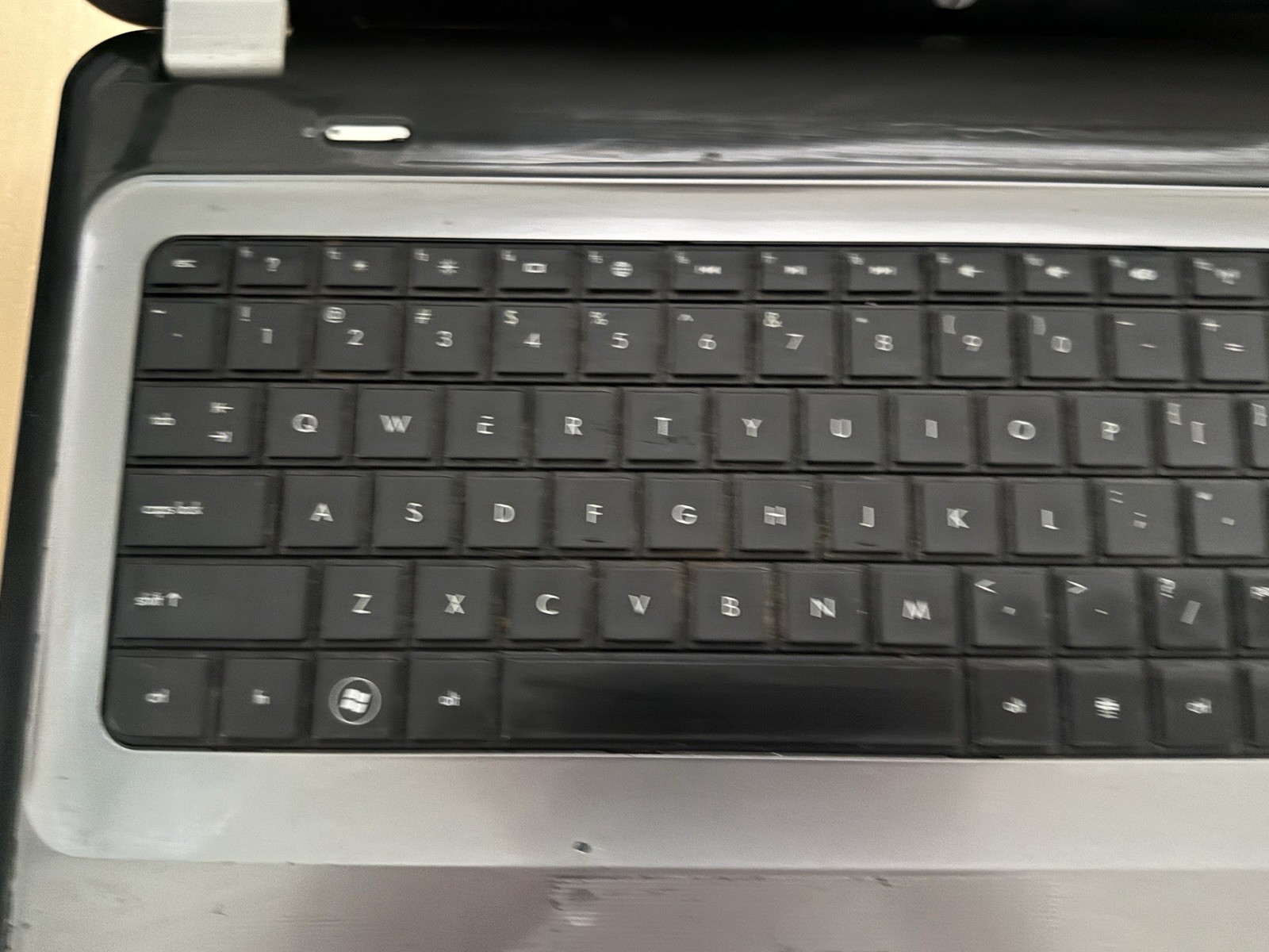 Hp Pavilion g7-1070us Intel i3 8 GB RAM – Cracked / Damage Screen – For Parts