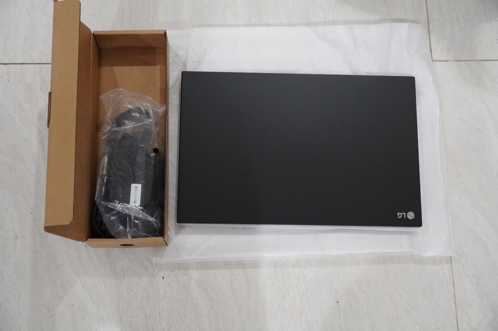 LG UltraPC 15” FHD IPS 12-Core Intel i5-1240P 8GB 256GB Iris Xe Win11Pro Laptop
