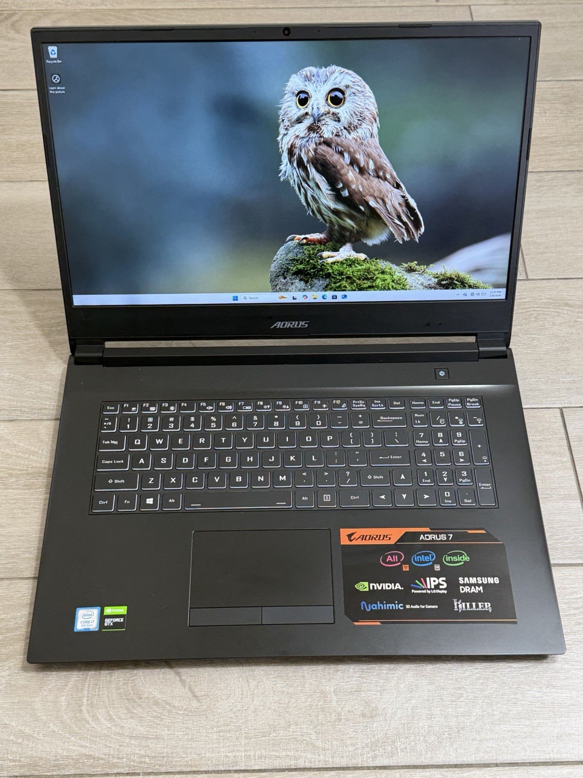 GIGABYTE AORUS 7 17″ Gaming Core i7-9750H GTX 1650 8GB RAM 256GB SSD 1TB HDD