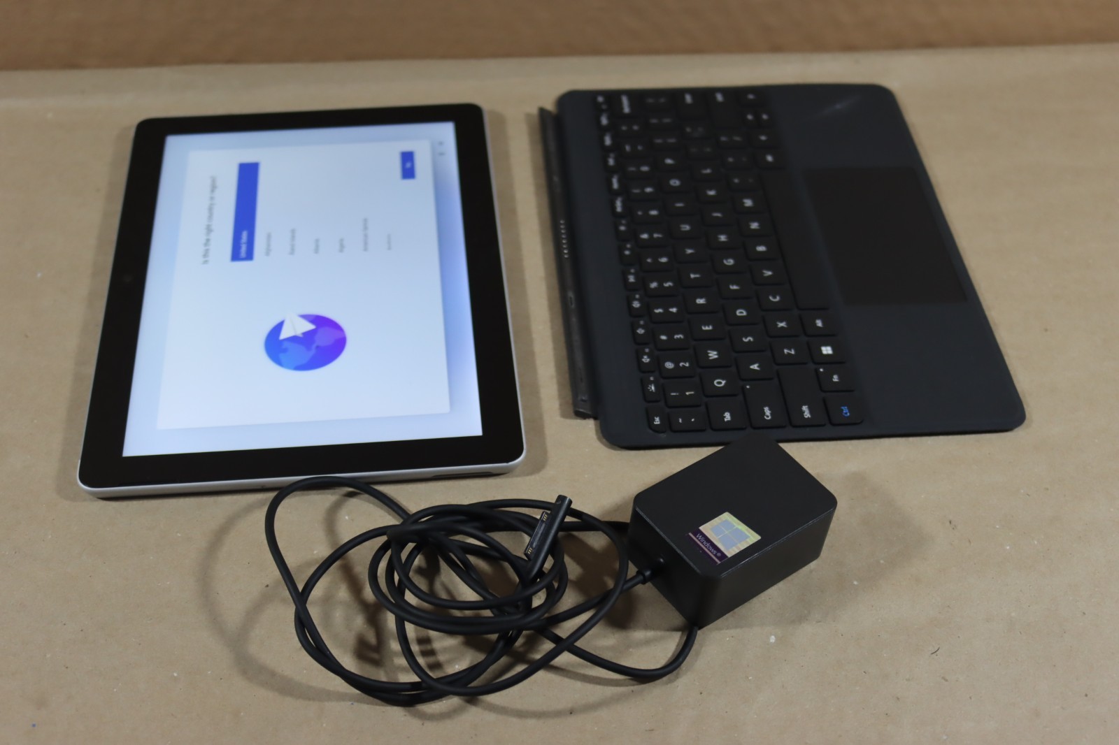 Microsoft Surface Go LTE 1825 10.5″ 8GB RAM 128GB SSD Cellular + Wifi
