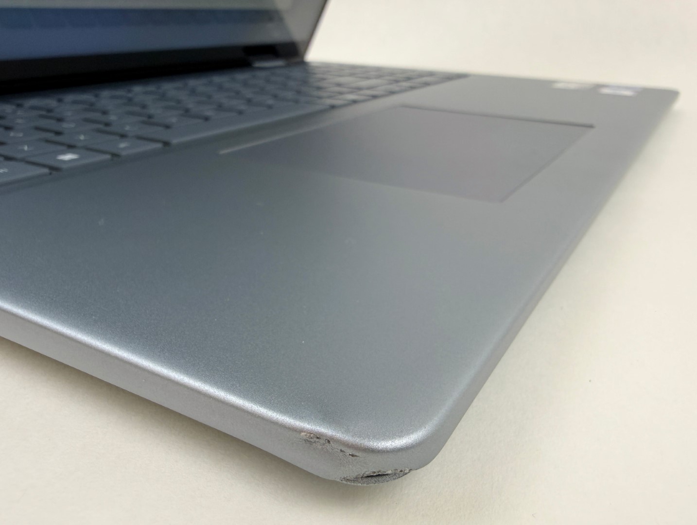 Dell Inspiron 5640 16″ 1920×1200 Touch Core 7 150U 32GB 1TB SSD W11H – Dents