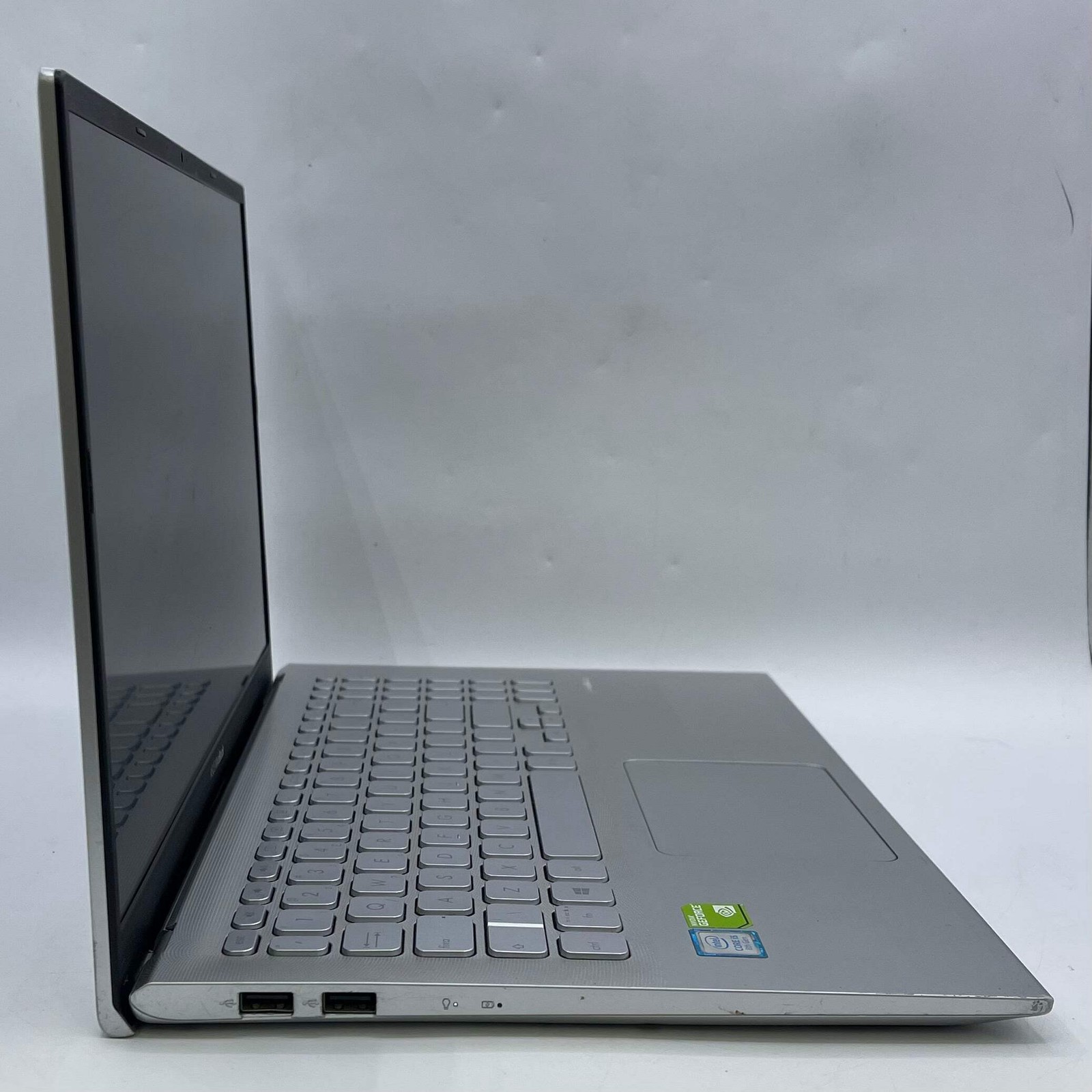 Asus Vivobook 15 X512F 15.6″ i5-8265U 1.6GHz 8GB RAM 512GB SSD GeForce MX230