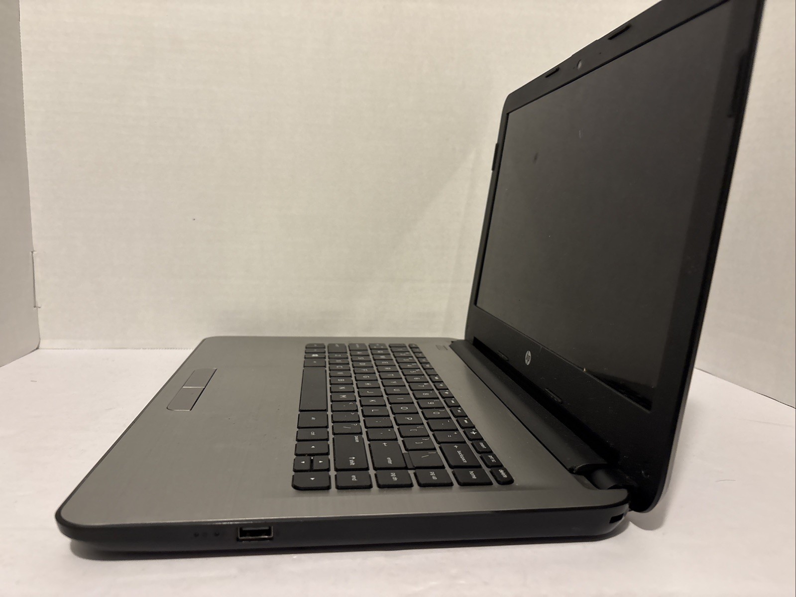 HP 14-an012nr LAPTOP AMD E2-7110 @ 1.80 GHZ RAM-4GB HDD-32GB WINDOWS 10