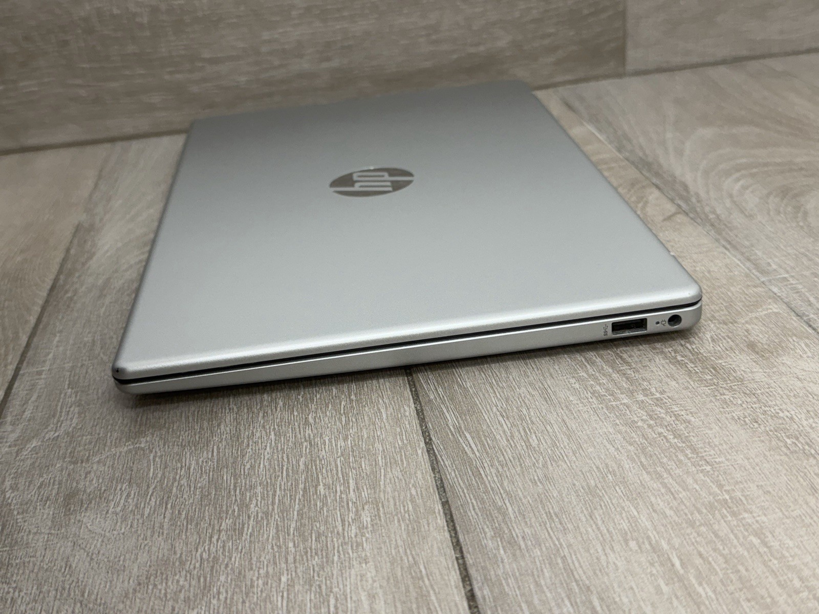 HP Laptop 14-em0349nr 14″ AMD Ryzen 3 7320U 4GB Ram 256GB NVMe Excellent