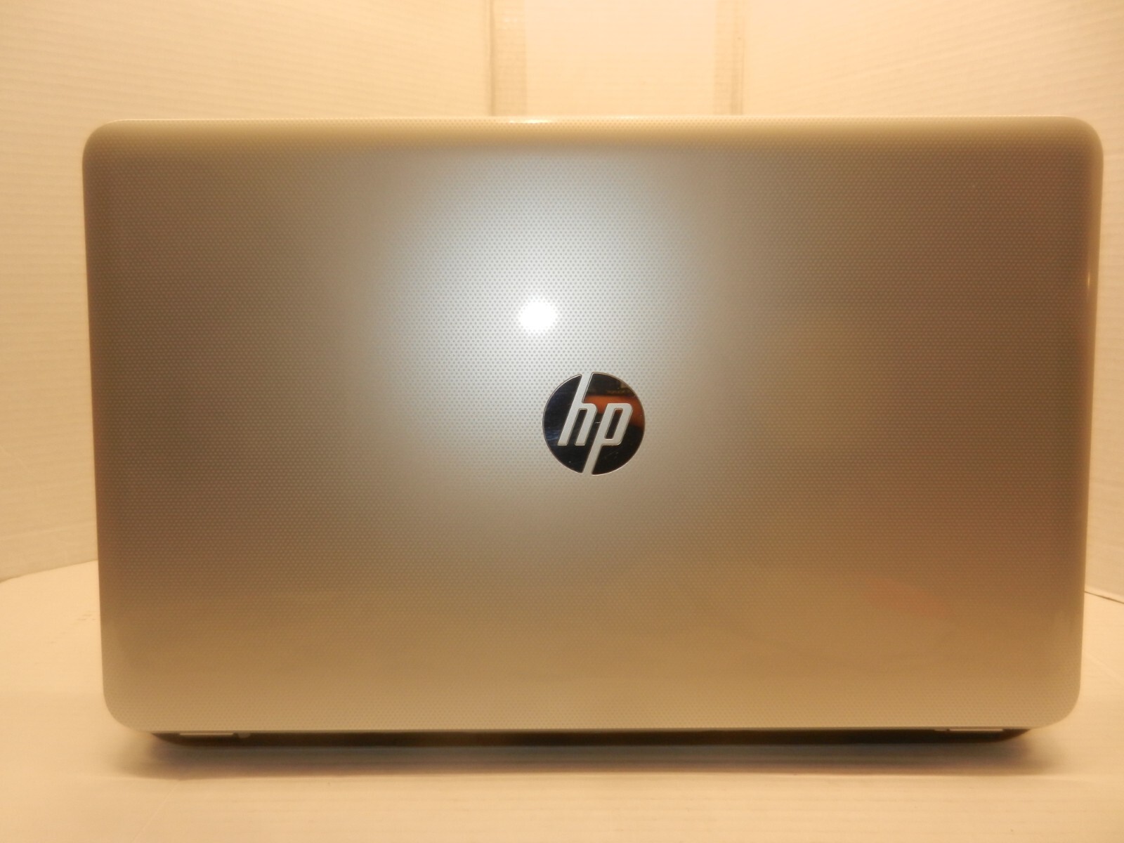 HP PAVILION 17-E016DX 17.3 AMD A8-5550M APU@2.10GHZ 8GB RAM 750GB HDD WINDOWS 10