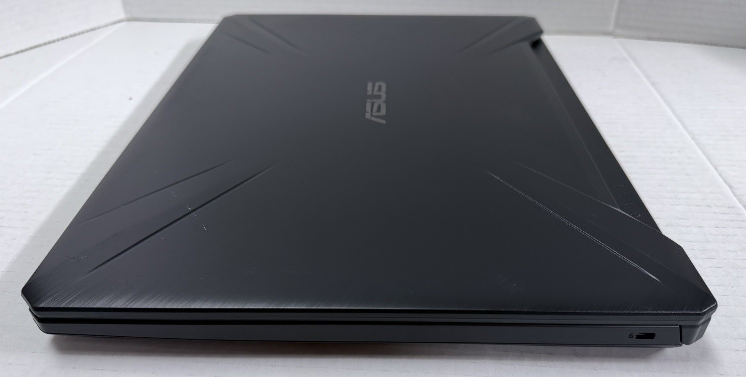 ASUS TUF FX505G 15.6 inch Intel Core i7 9th Gen 2.6GHz 8GB RAM 512 GB SSD (READ)