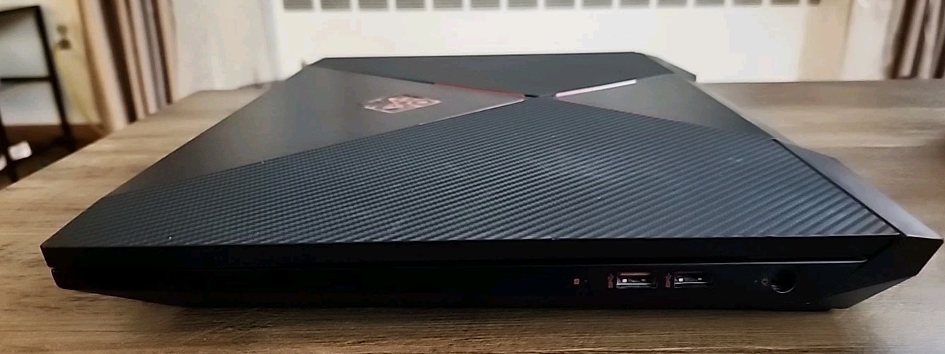 Omen 17 Gaming Laptop Model 17-an012dx (READ DESCRIPTION FOR MORE DETAILS)