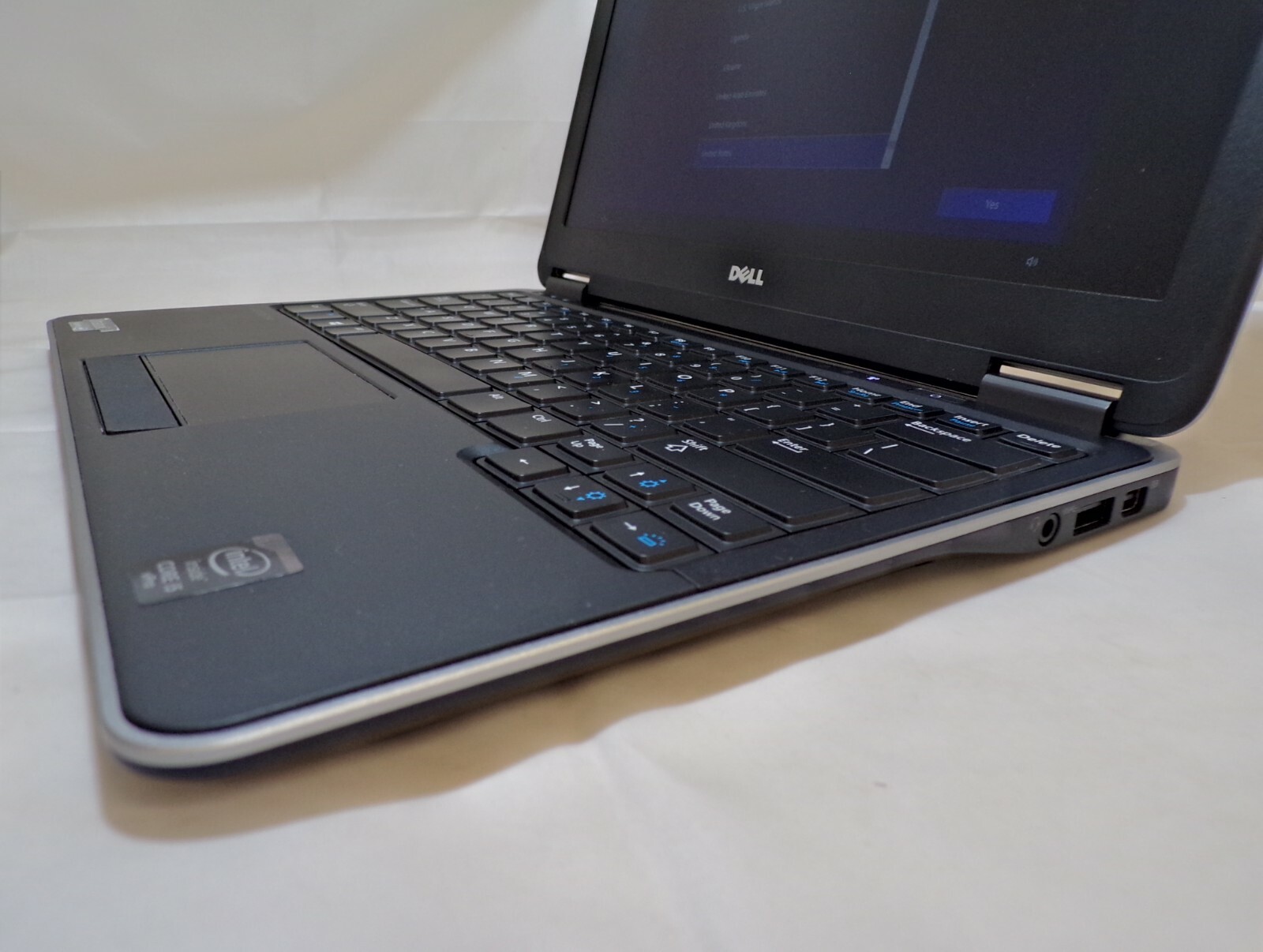 Dell Latitude E7240 Ultrabook, i5, 128GB SSD, 8GB 12.5″ Laptop, Windows 10 Pro