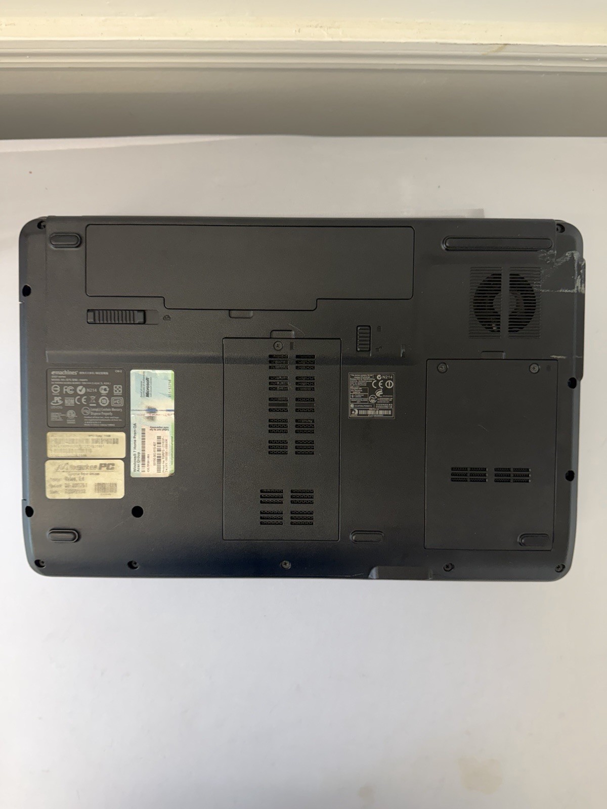 EMachines E527-2537 Laptop – Intel Celeron 900 – RAM 6 GB – Read Des