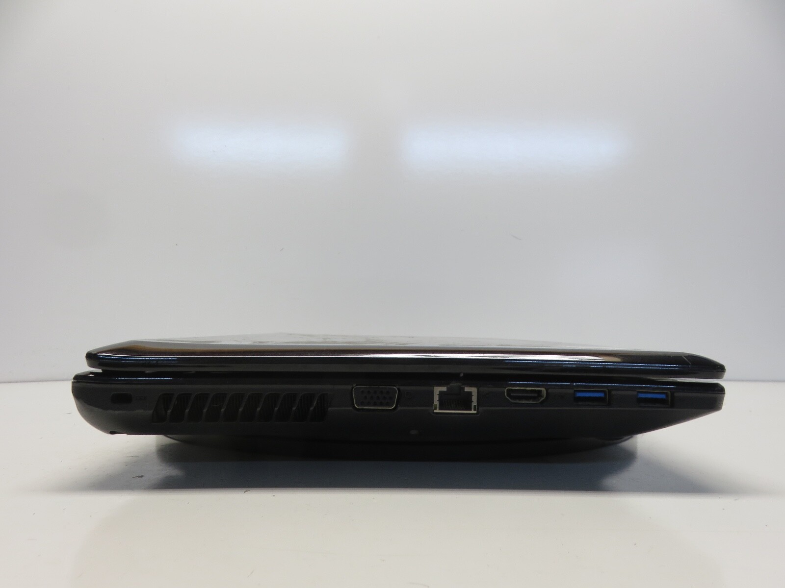 Lenovo G580 Intel i3-3110M 2.4GHz 4 GB NO HDD No Batt