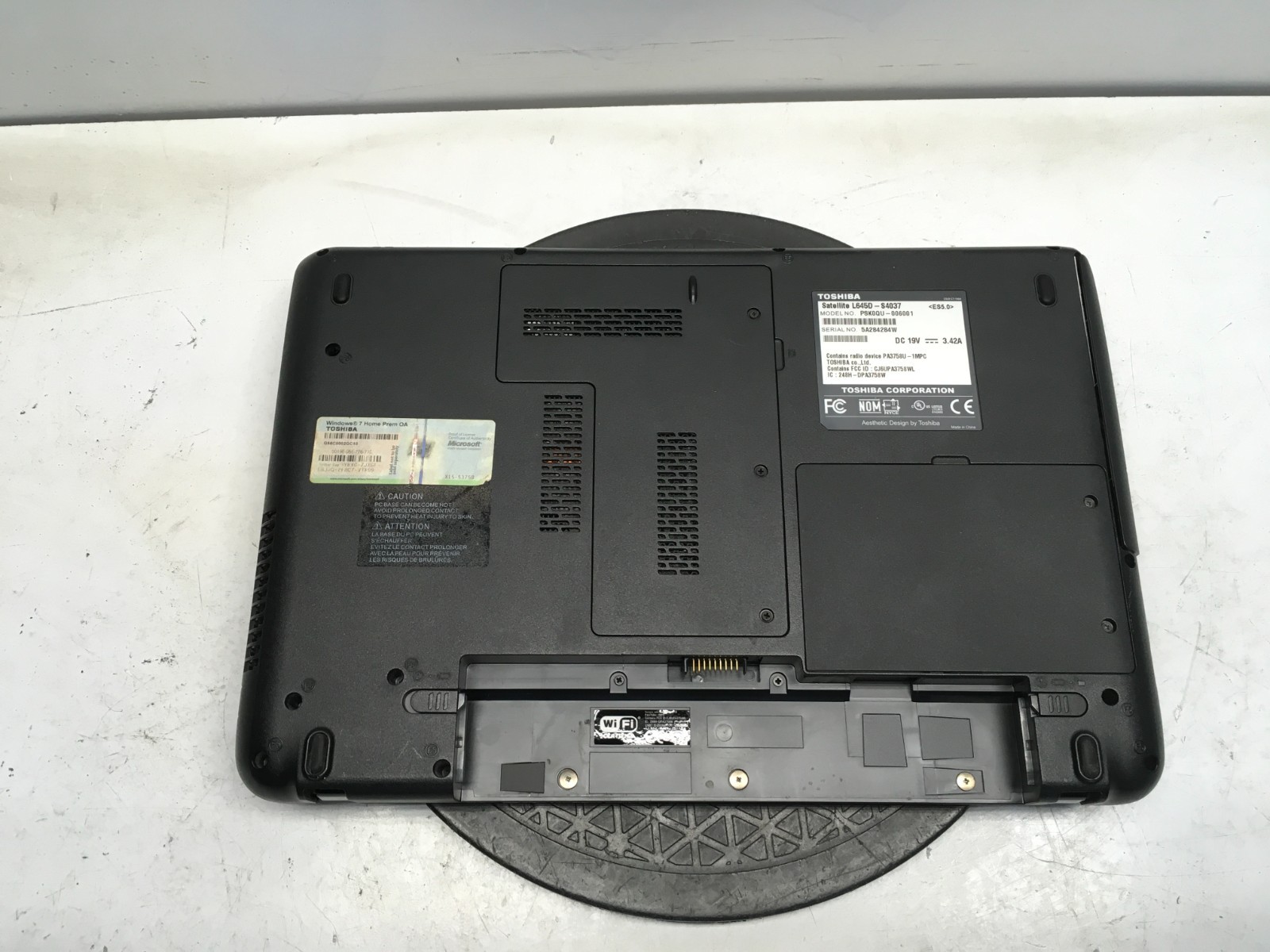 Toshiba Satellite L645D-S4037 AMD Phenom II P820 4 GB NO HDD/Battery