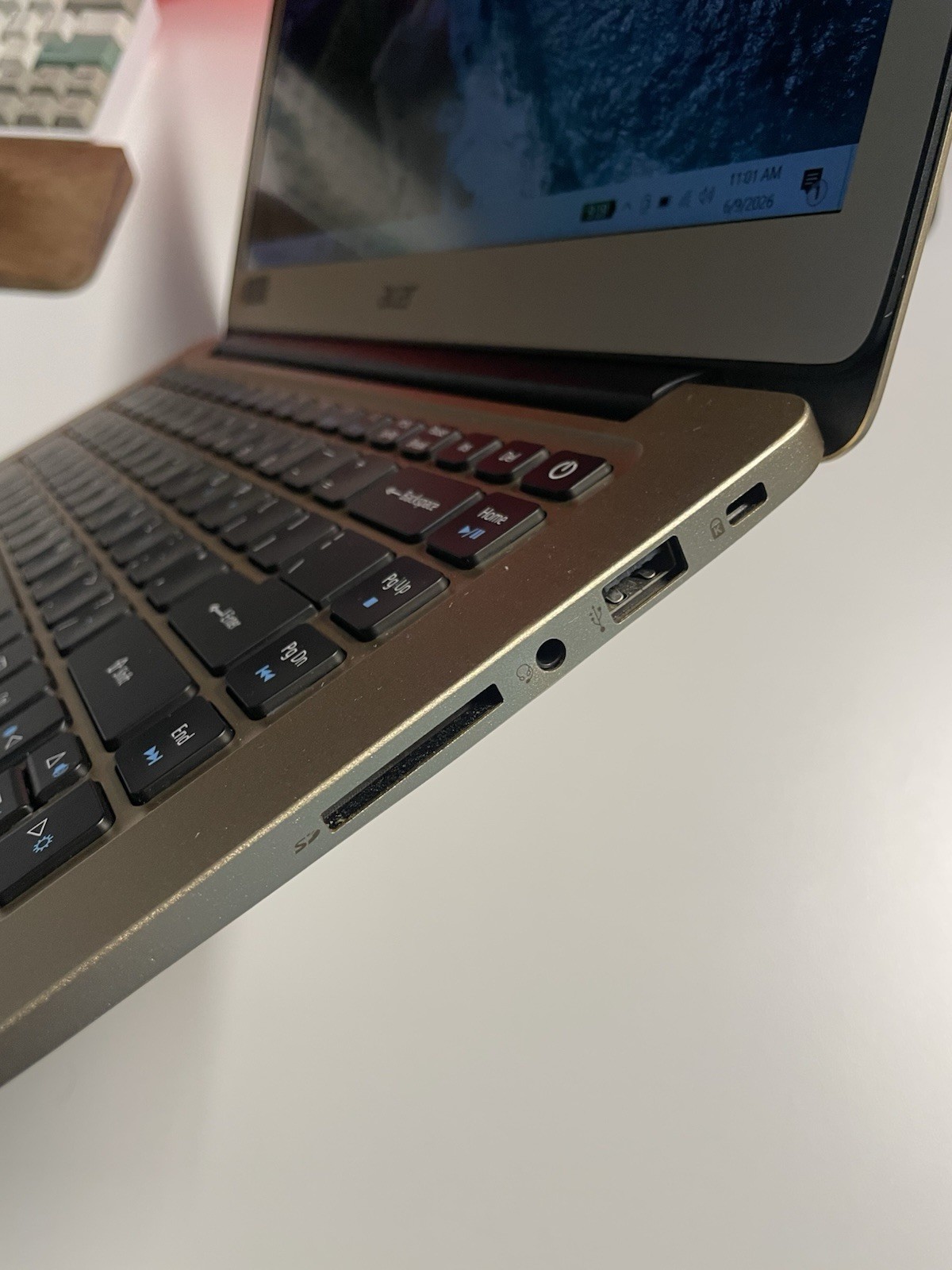 Acer Swift 14” Laptop Intel i5 8GB RAM 256GB SSD Windows 10 FHD