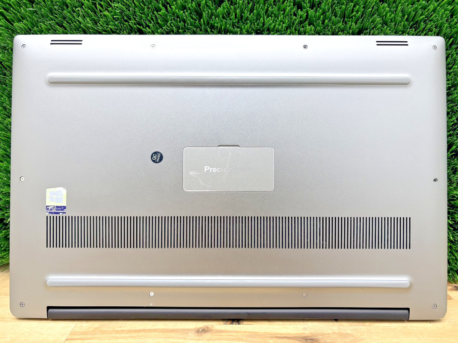 Dell Precision 5540 TS Xeon E-2276M 2.80GHz 32GB RAM 256GB SSD Nvidia Q T2000*