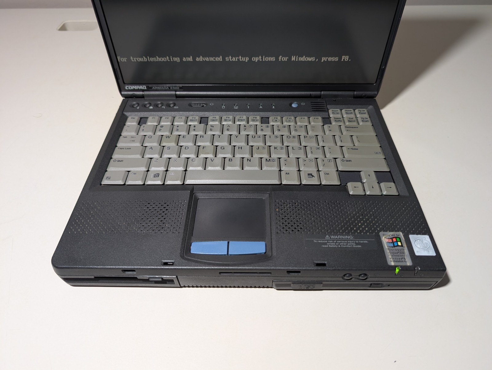15″ Compaq Armada | Pentium III 512MB 80GB HDD | Win 98 + XP Vintage 1999 Beauty