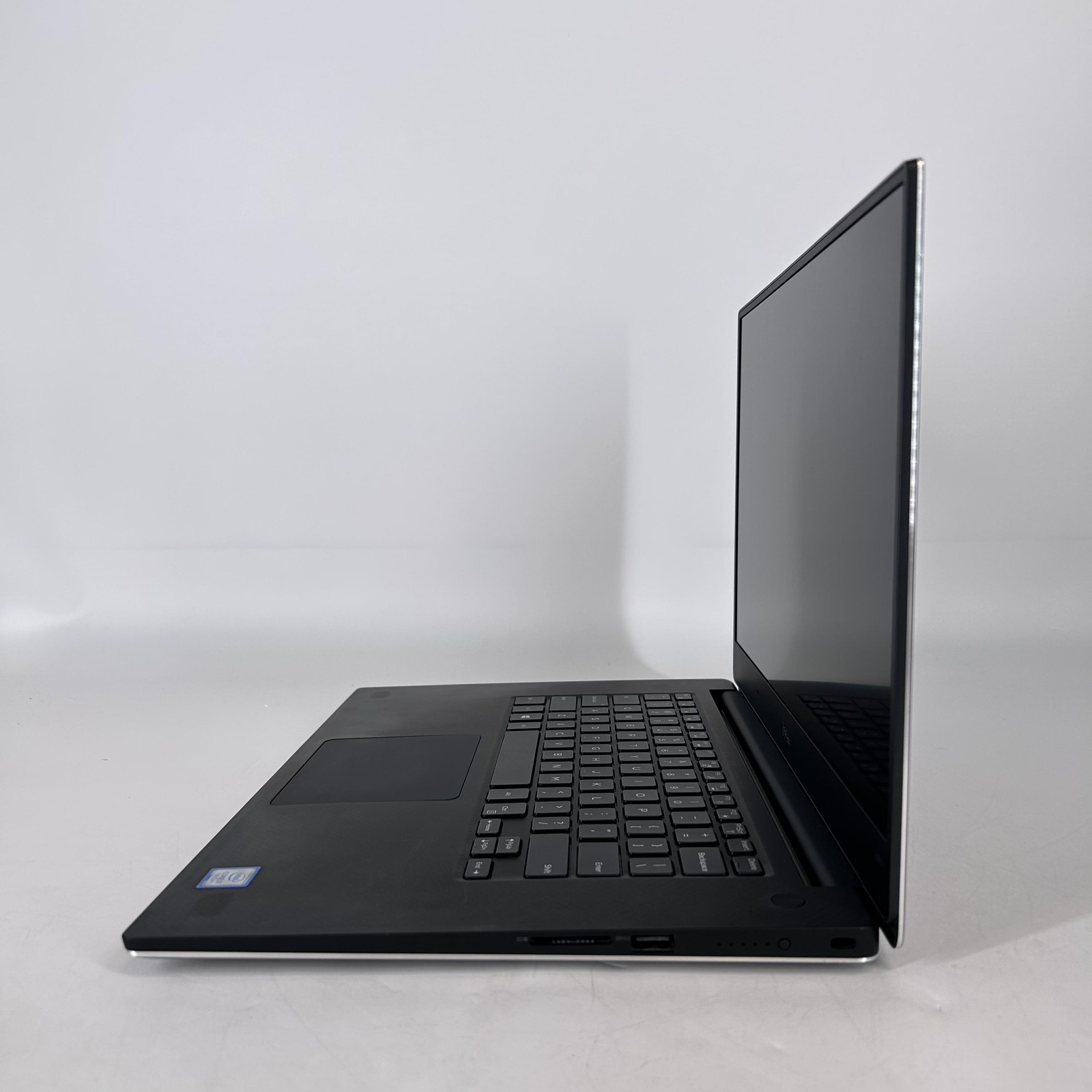 Dell XPS 15 9560 Gray FHD i7-7700HQ 2.80GHz 16GB 512GB SSD GTX 1050 Good