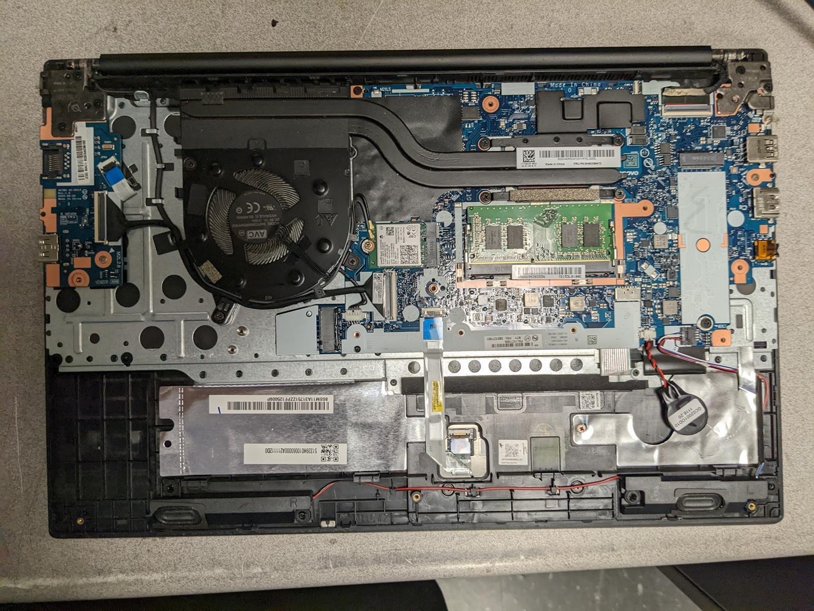 LENOVO THINKPAD E15 GEN 2 i7-1165G7 @ 2.8GHz, 8GB RAM, NO HDD/OS – (FOR PARTS)