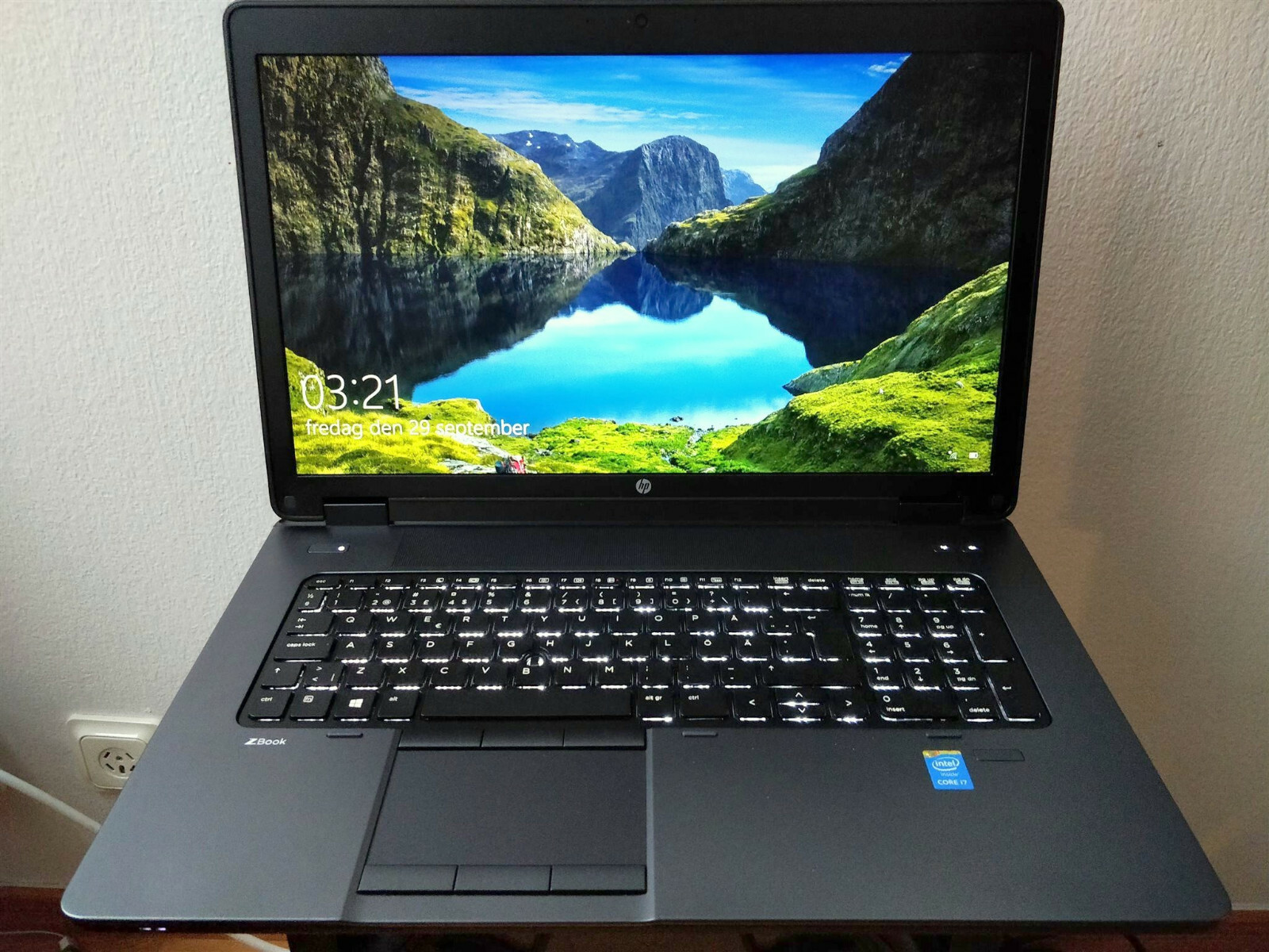 Workstation HP ZBook 17″ i7-Quad (1TB SSD + 2TB 32GB DVD-RW NVIDIA K3100M 4GB