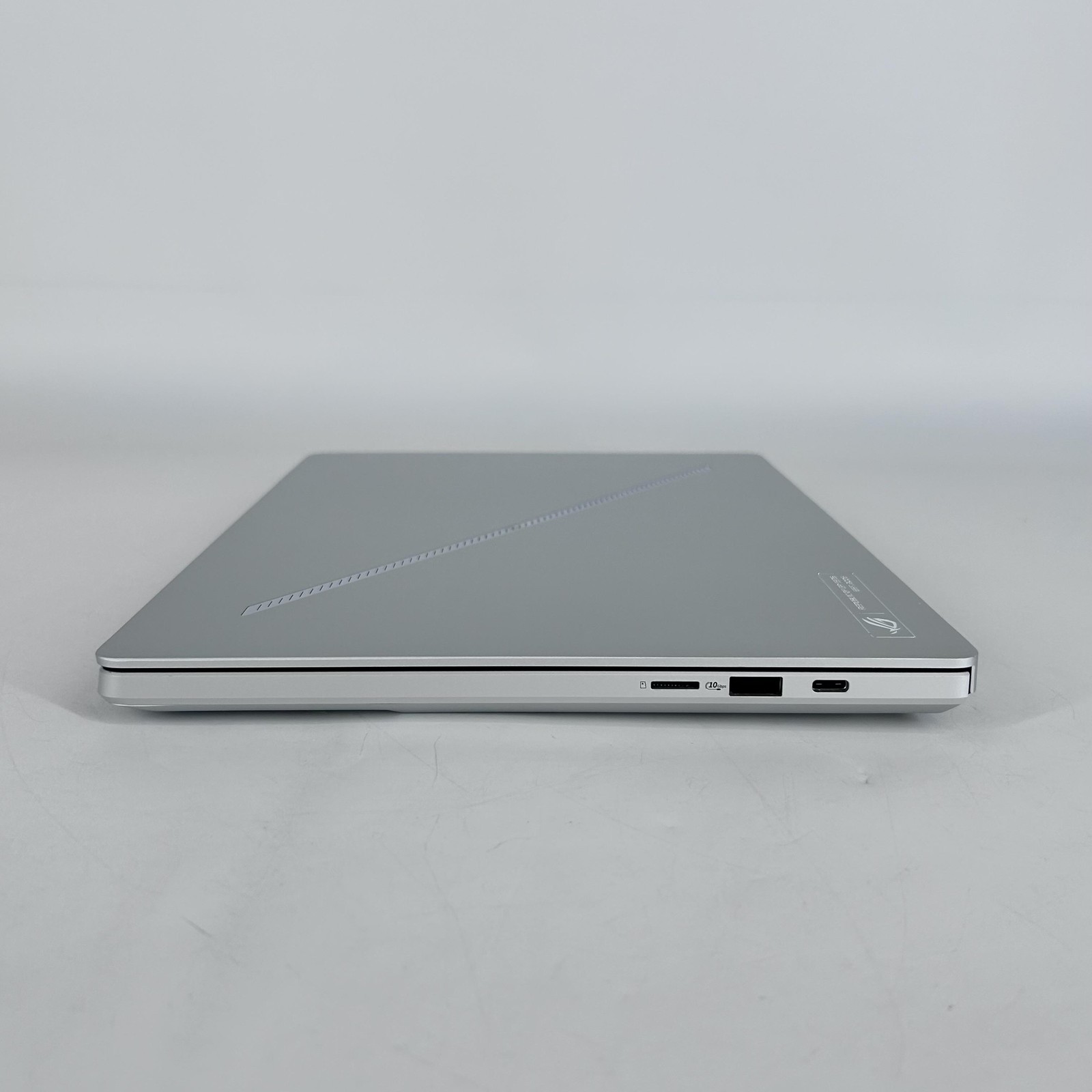 Asus ROG Zephyrus G14 GA403 14 QHD+ 2.GHz Ryzen AI 9 HX 370 32GB 1TB RTX 5070 Ti
