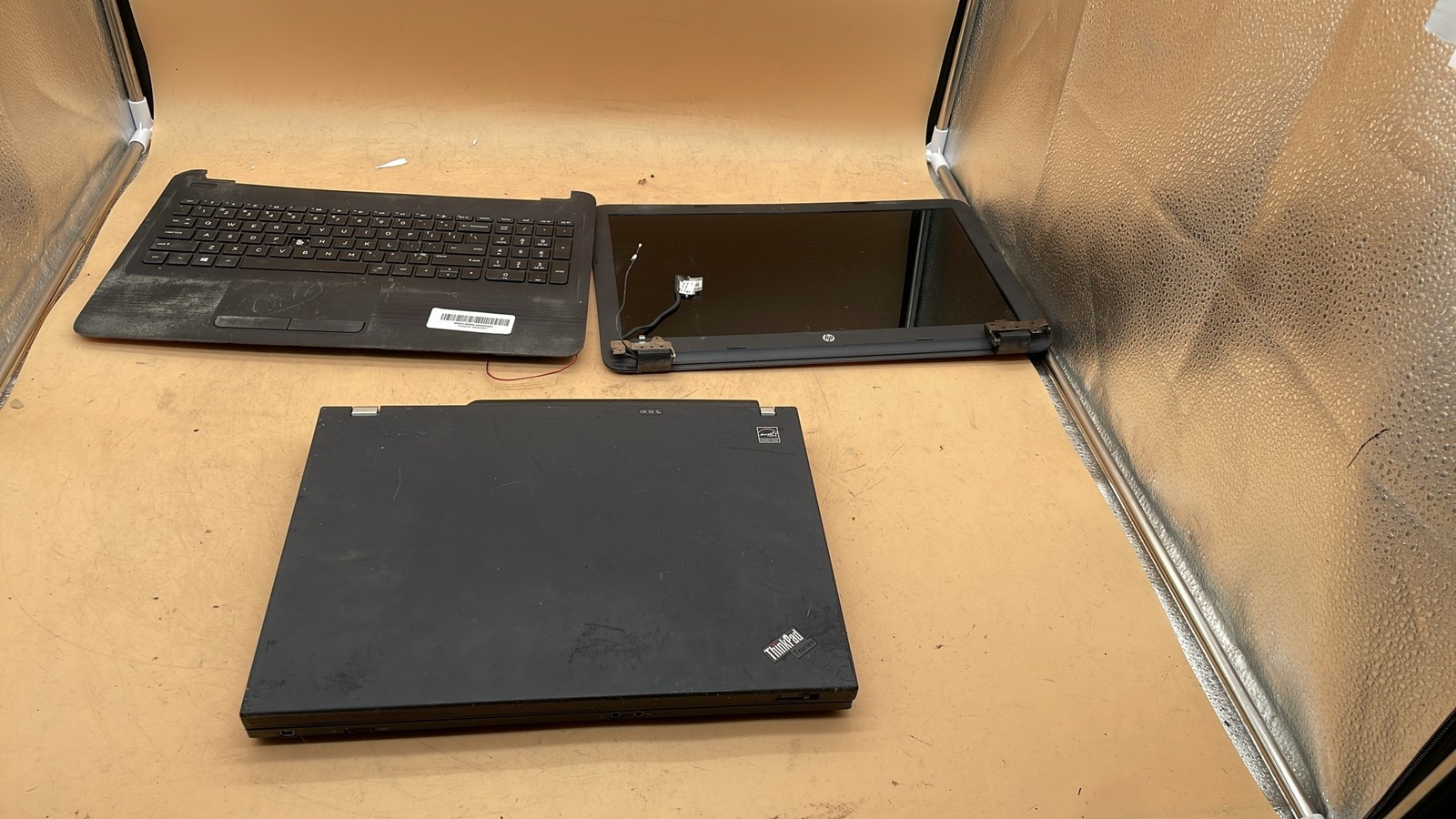 Lenovo ThinkPad T61 Keyboard Palmrest PK131O23A00 & HP Laptop Screen for Parts