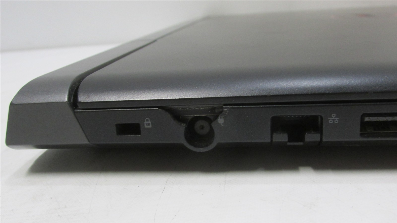 Dell Inspiron 7577 i7-7700HQ 2.8GHz 16GB RAM 256GB m.2 15.6″ Win10 Home COSM DMG