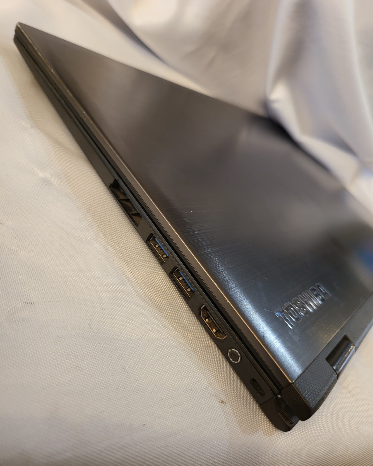 Toshiba Satellite Radius P55W-C5321-4K 15.6″ 4K i7-6500U 8GB RAM No SSD 070701