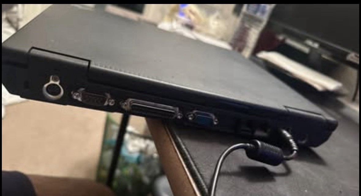 Vintage T20-IBM ThinkPad Laptop 2000s Era $270 for 3 Vintage Laptops check post