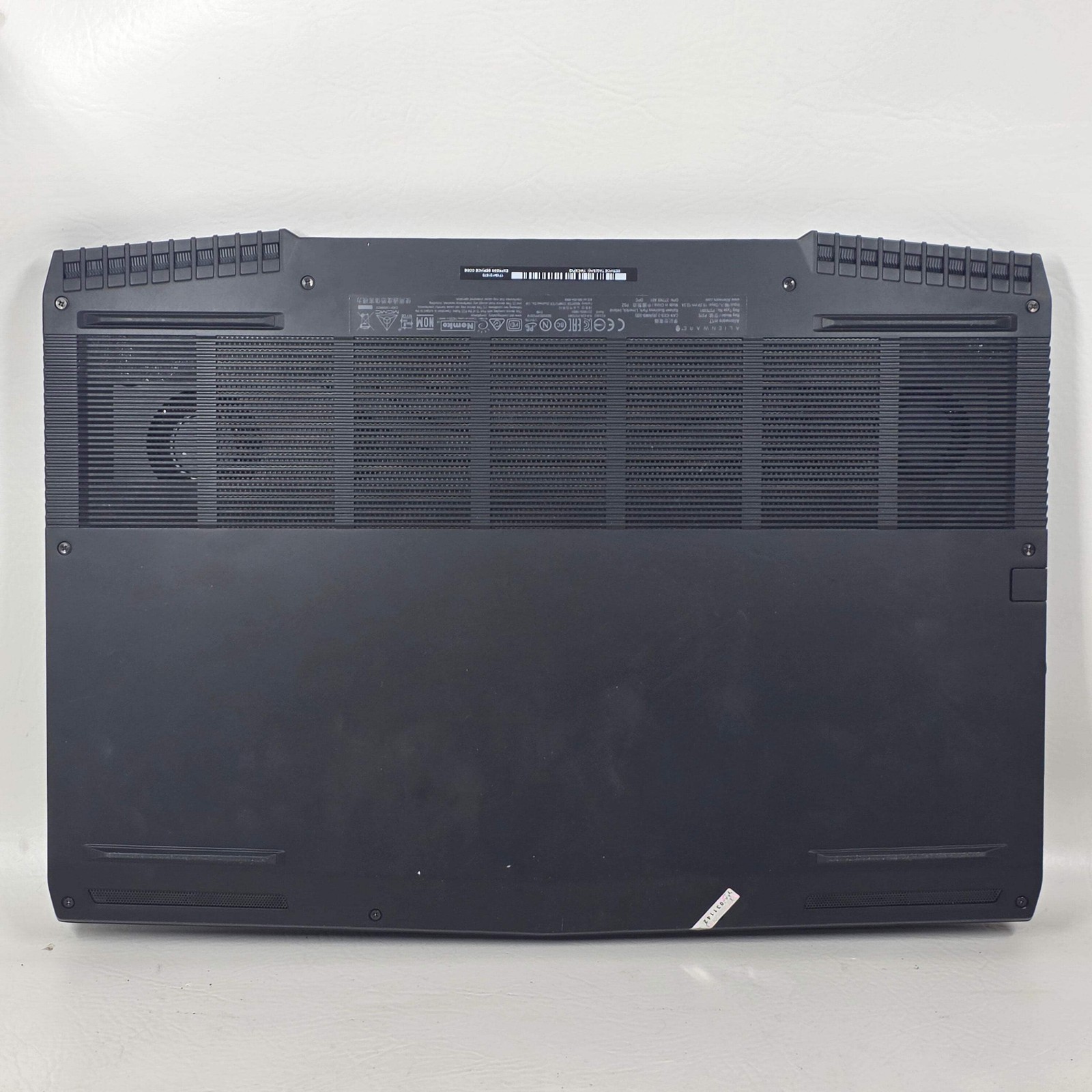 Alienware M17 D6USBF 17.3″ i7-8750H 2.2GHz 16GB RAM 954GB SSD 932GB HDD GeForce