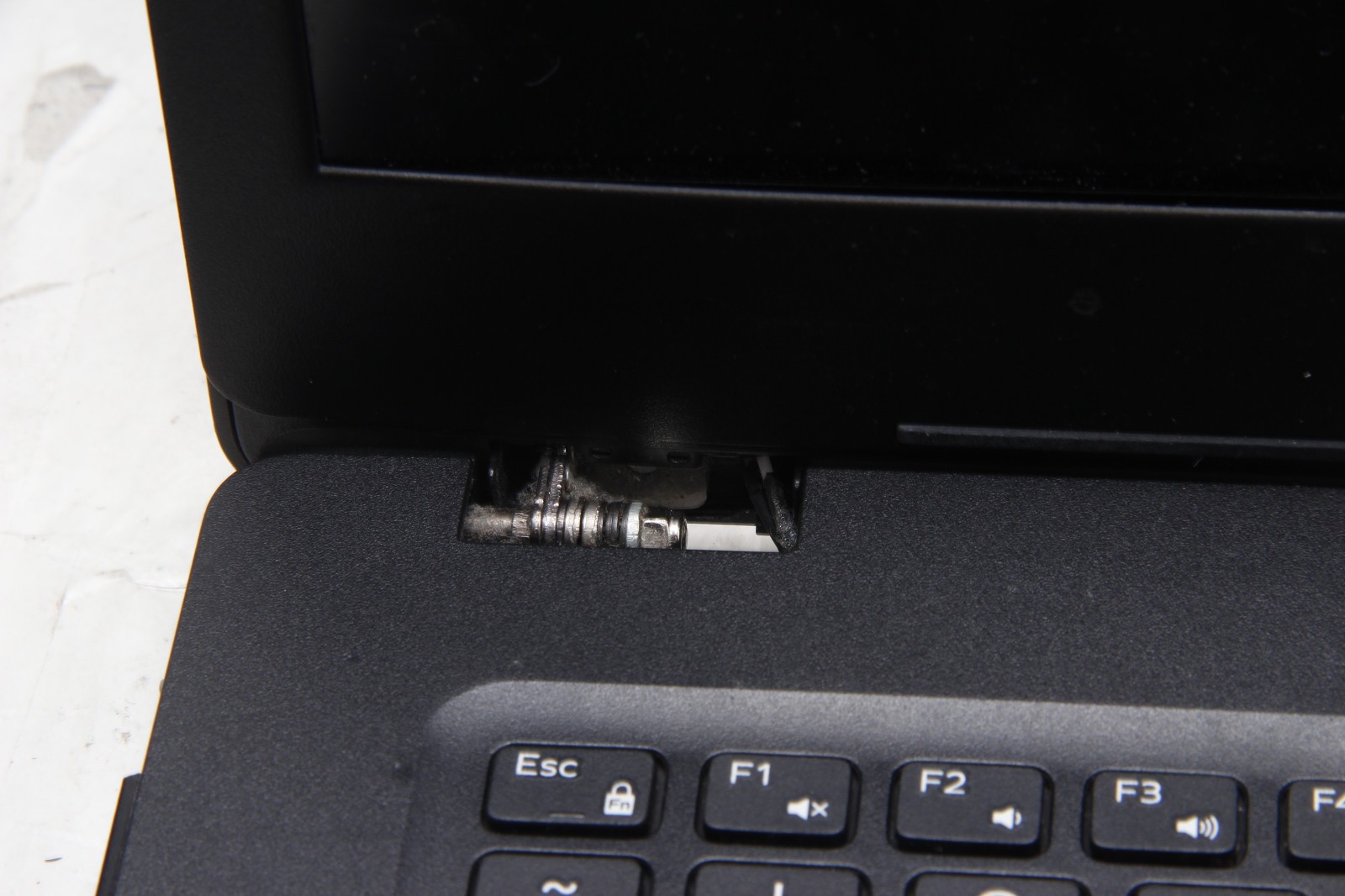 Lot of 2 Dell Latitude 3490 14″ Laptops Intel i5 No RAM NO SSDS AS-IS