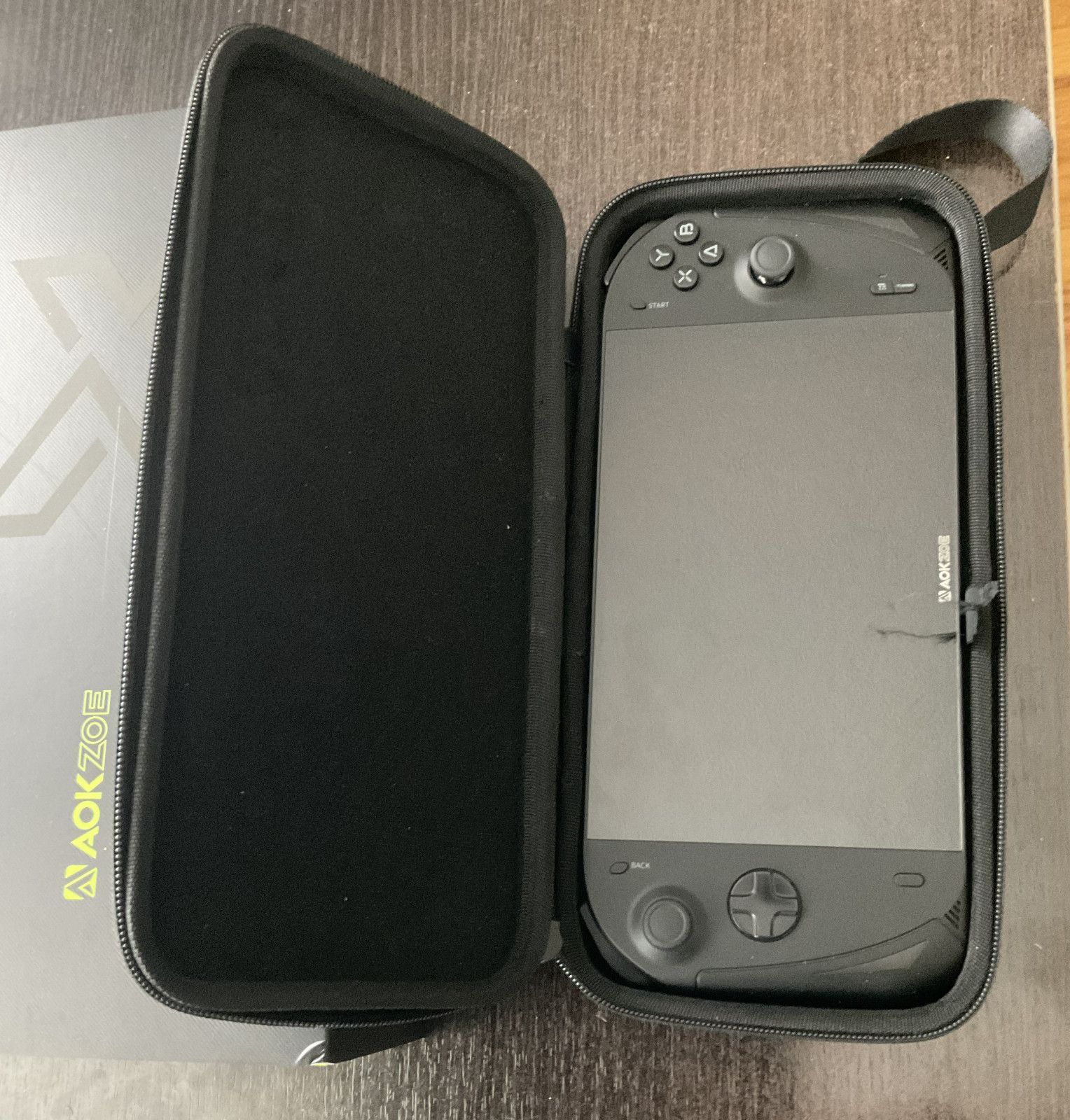 AOKZOE A1X, HX 370, 8″, 32GB, 2TB SSD handheld – Very good condition (with case)