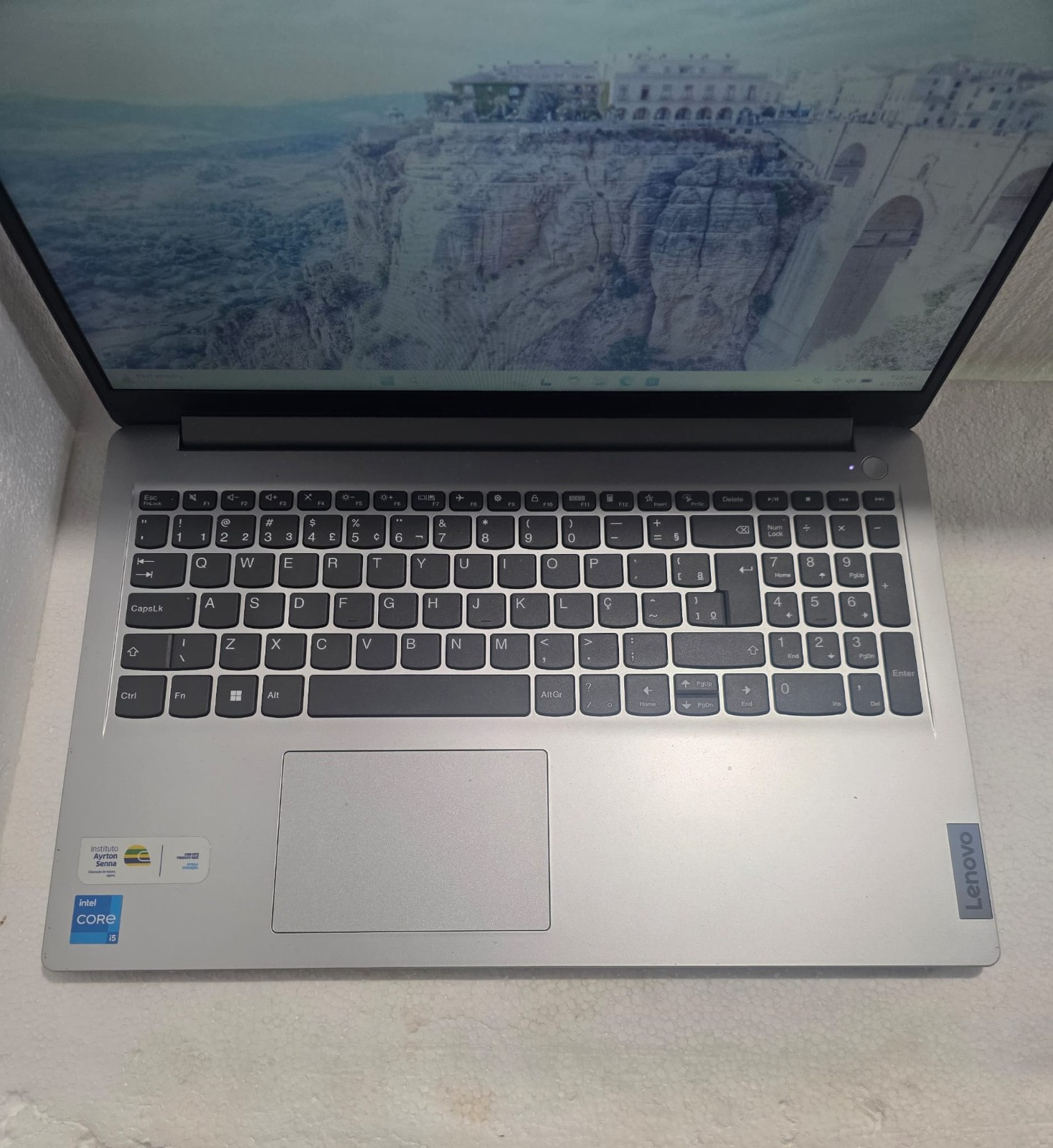 Lenovo Ideapad 1 15 – Core i5 12th Gen – 512GB, 8gb – Intel UHD Graphics